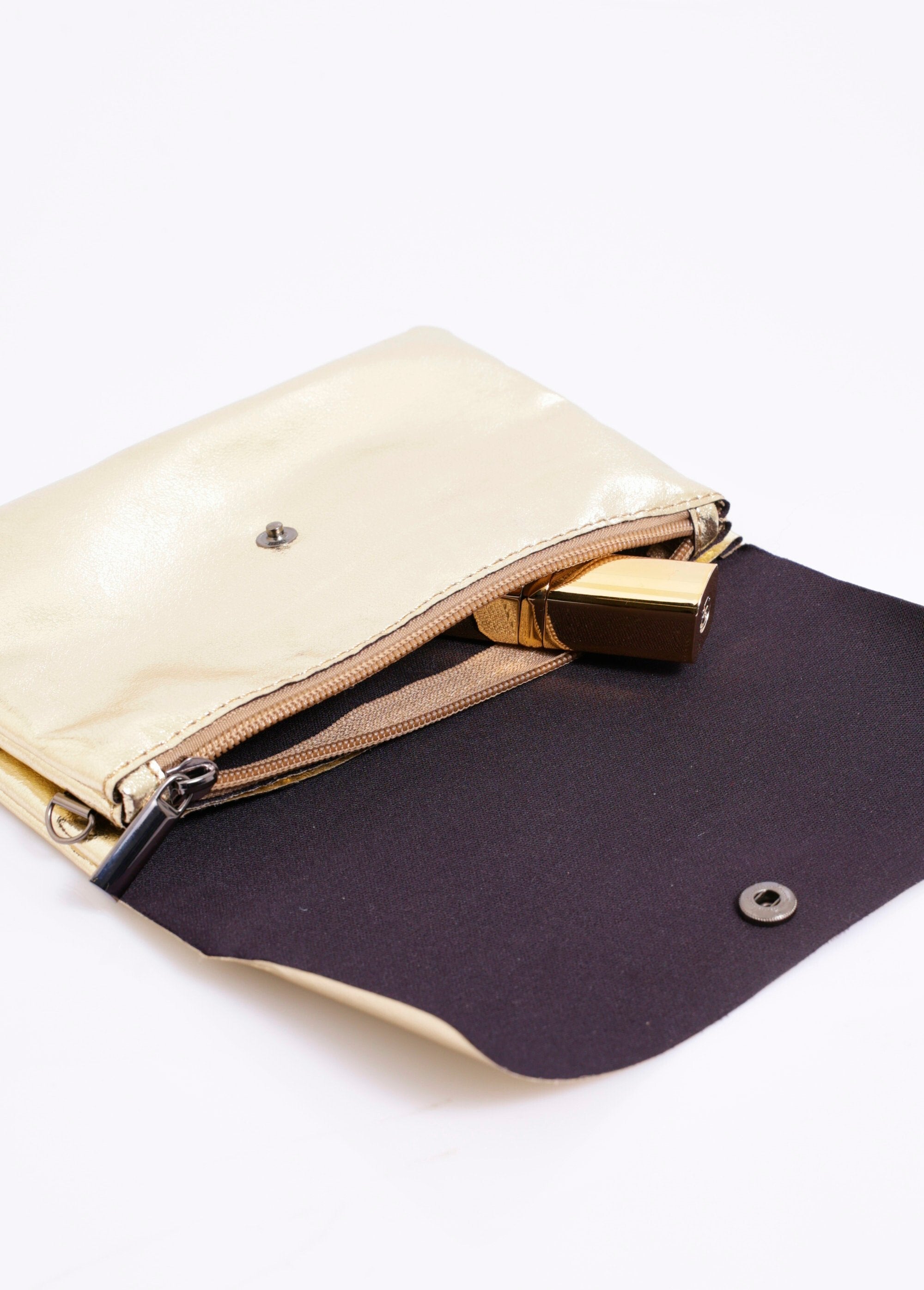 Chic_metallic_clutch_bag_with_flap_Golden_DE1_slim