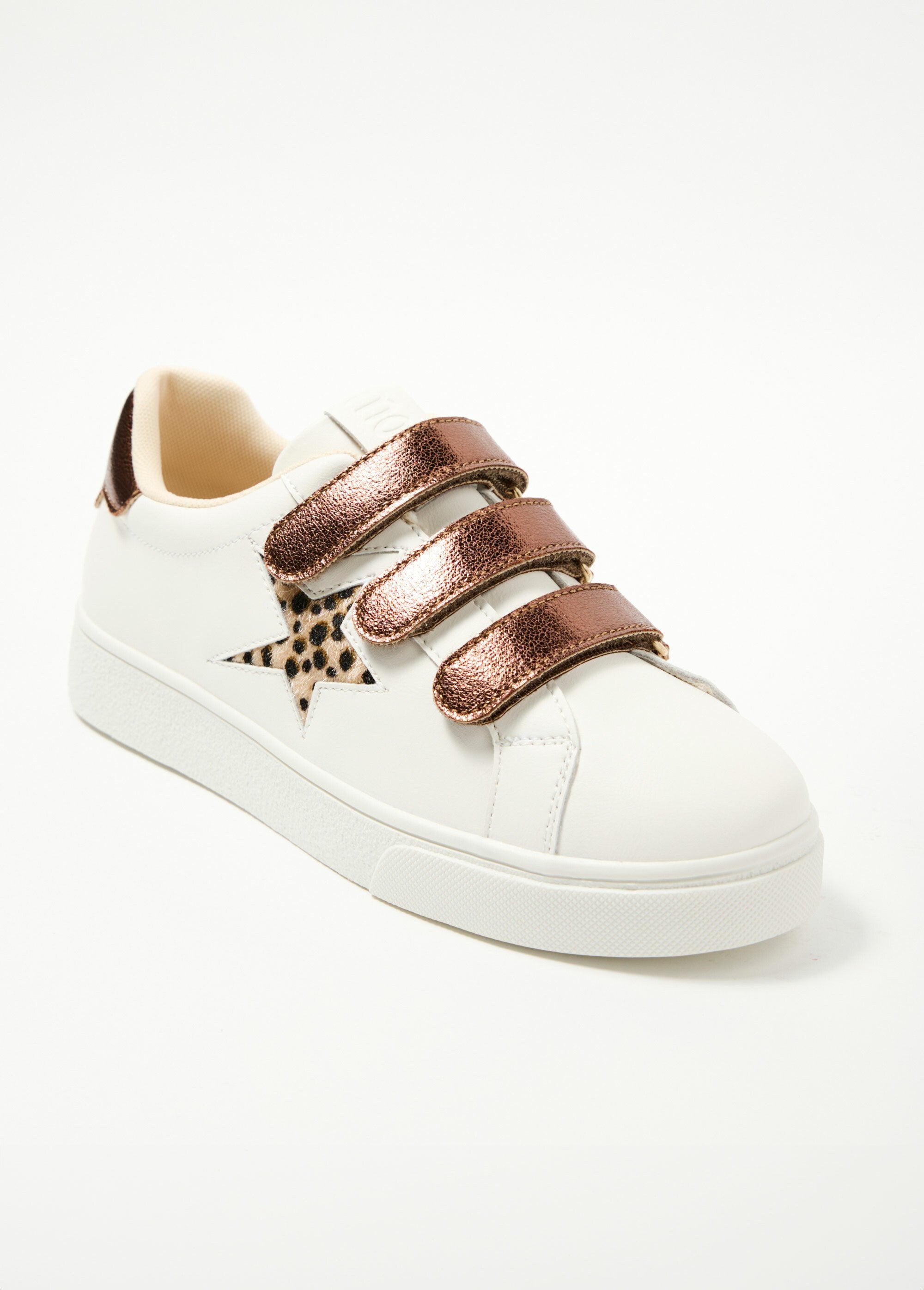 Scratch-off_sneakers_with_contrasting_heel_White_and_bronze_FA1_slim