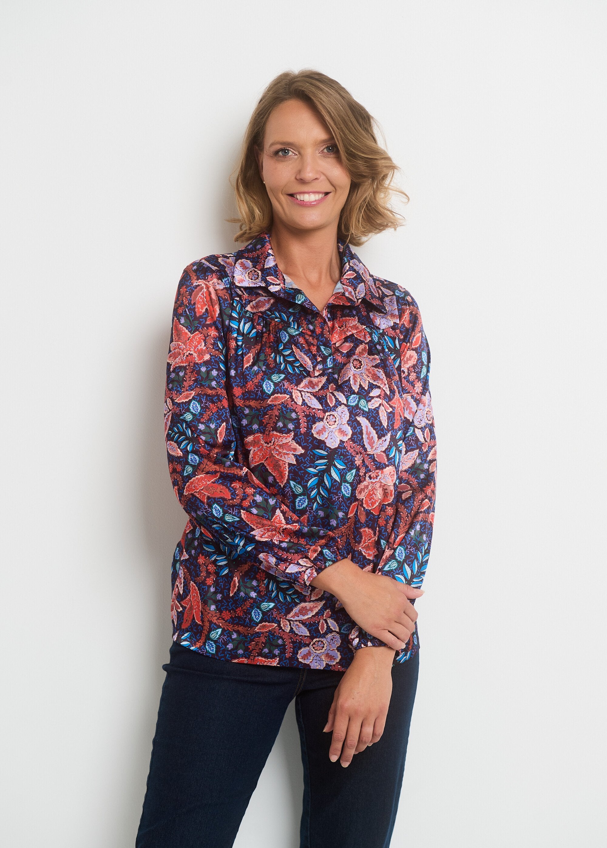 V-neck_satin_blouse_with_elasticated_sleeves_Blue_and_orange_FA1_slim