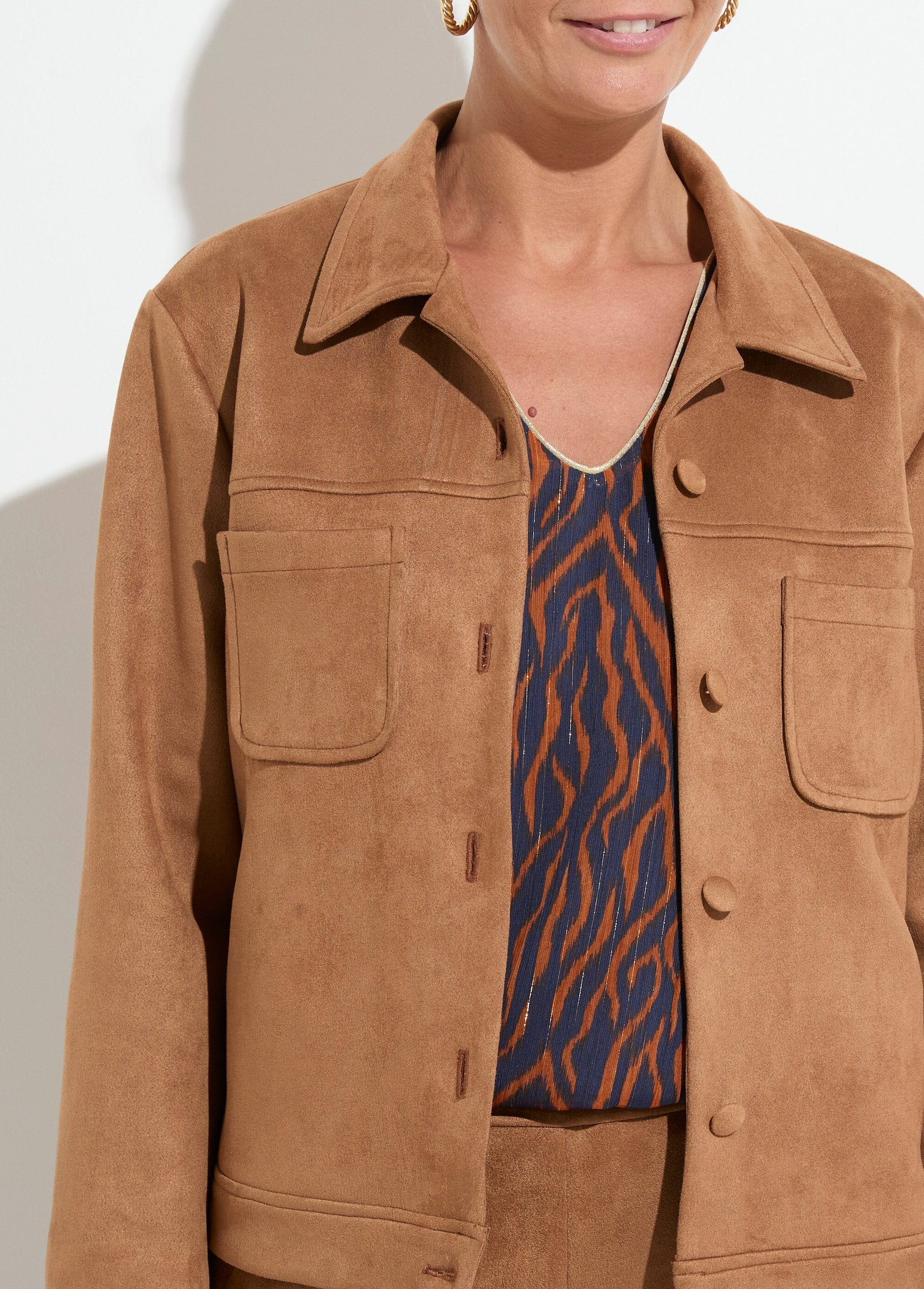 Buttoned_suede_jacket_with_notched_collar_camel_DE1_slim