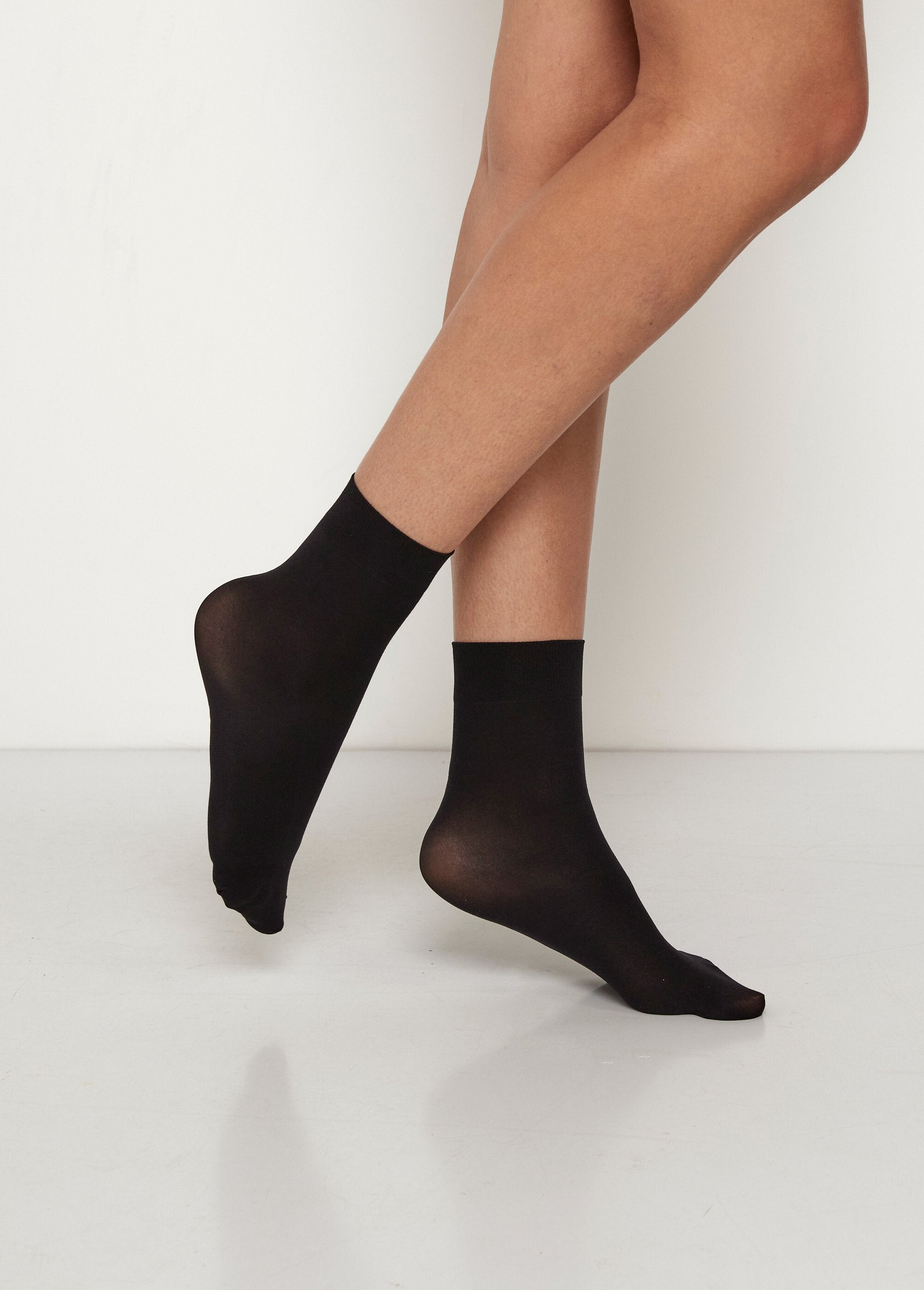 Opaque_socks,_50_denier_Black_DR1_slim