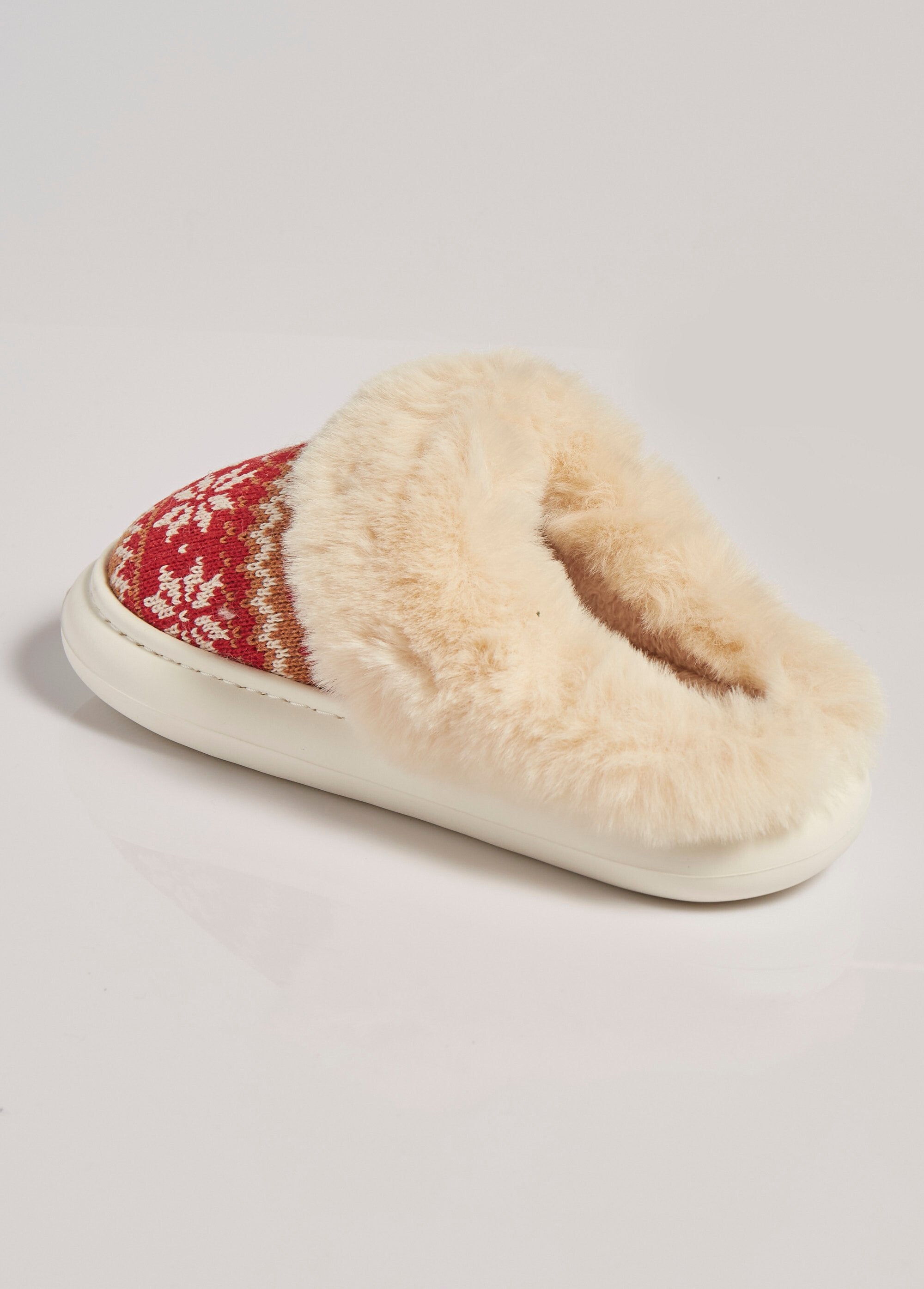 Christmas-themed_fur_and_jacquard_slippers_Red_DO1_slim
