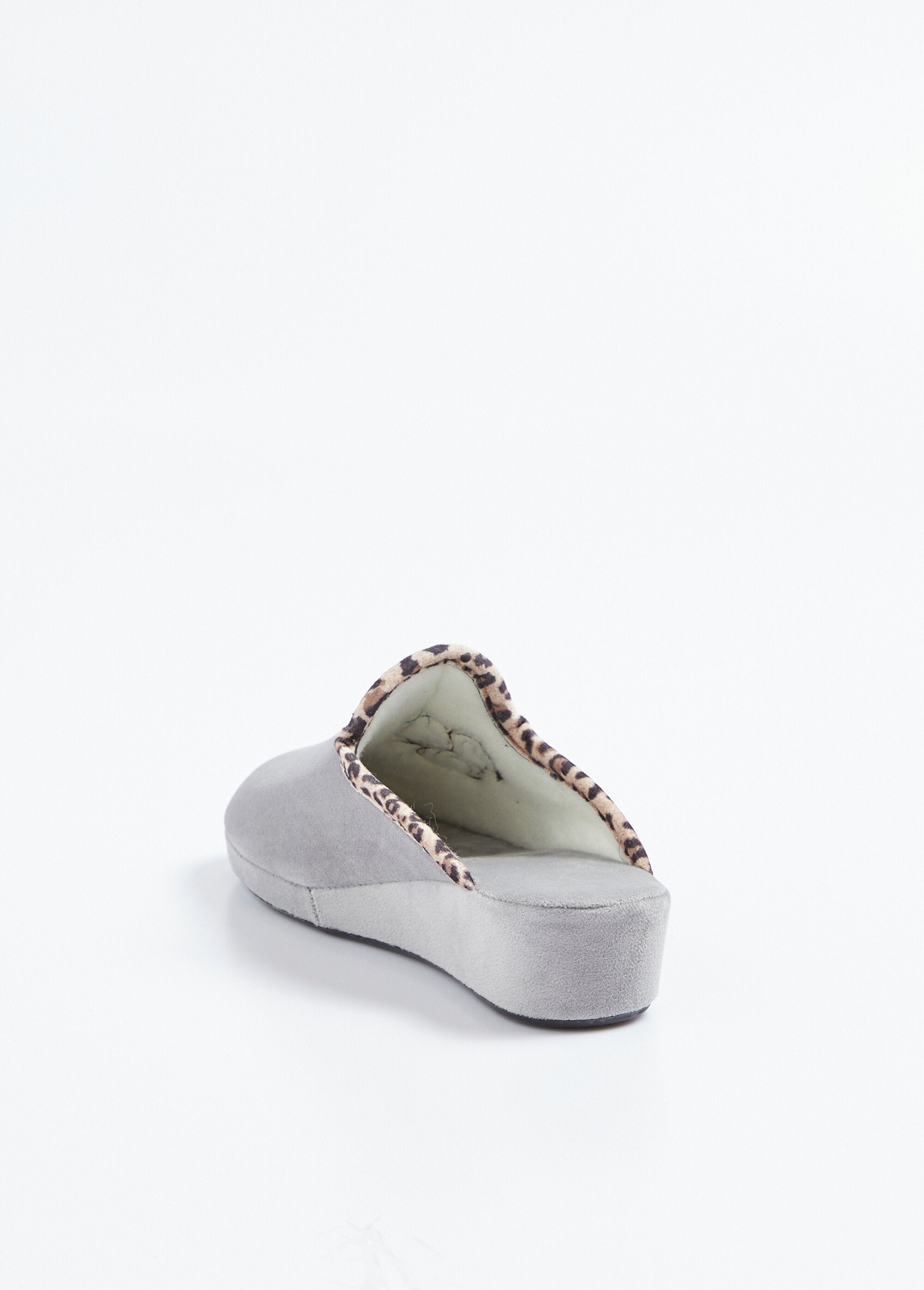 Comfortable_width_mule_slippers_in_velvety_textile_Gray_DO1_slim