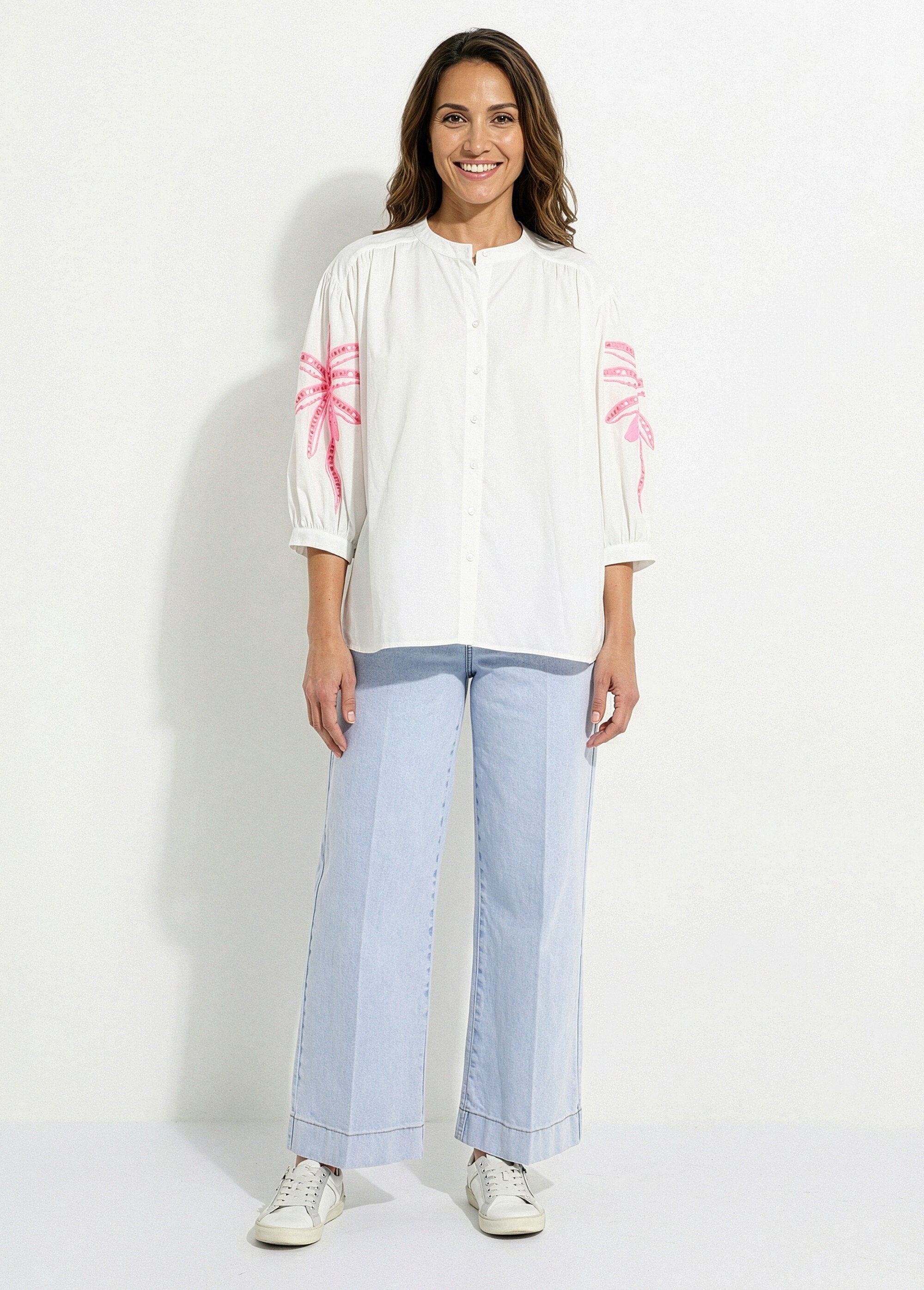 Loose-fitting_blouse_with_embroidered_palm_tree_sleeves_White_and_fluorescent_pink_SF1_slim