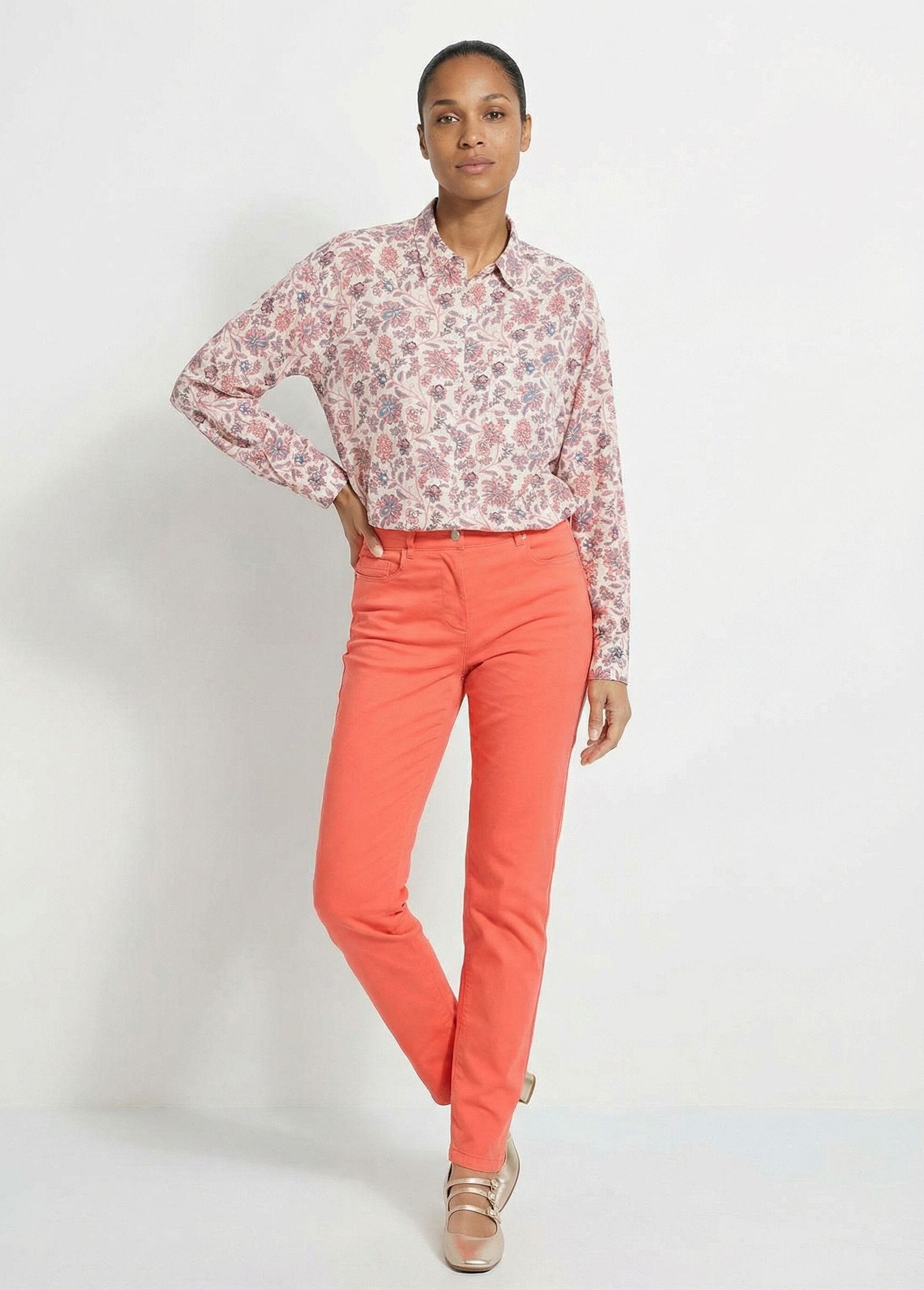 Long_flowing_floral_print_buttoned_blouse_White_and_pink_SF1_slim