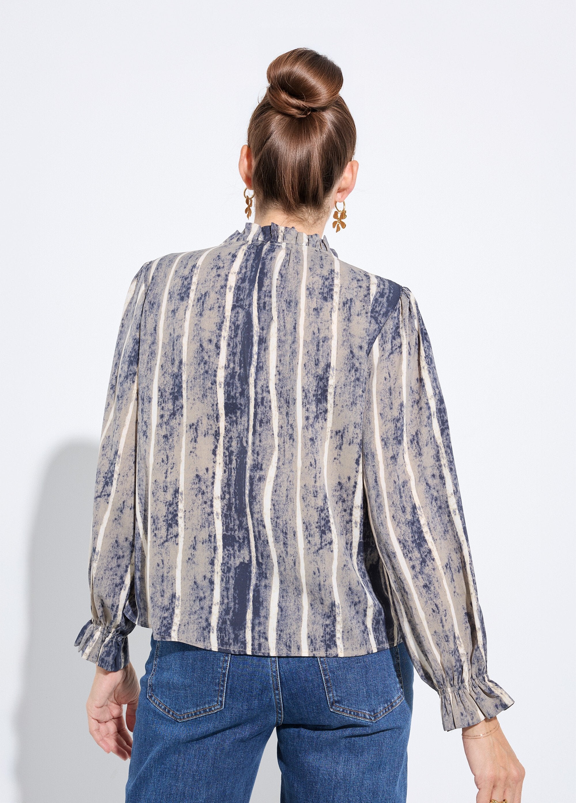 Pleated_high_neck_blouse_with_striped_print_Gray_and_ecru_DO1_slim