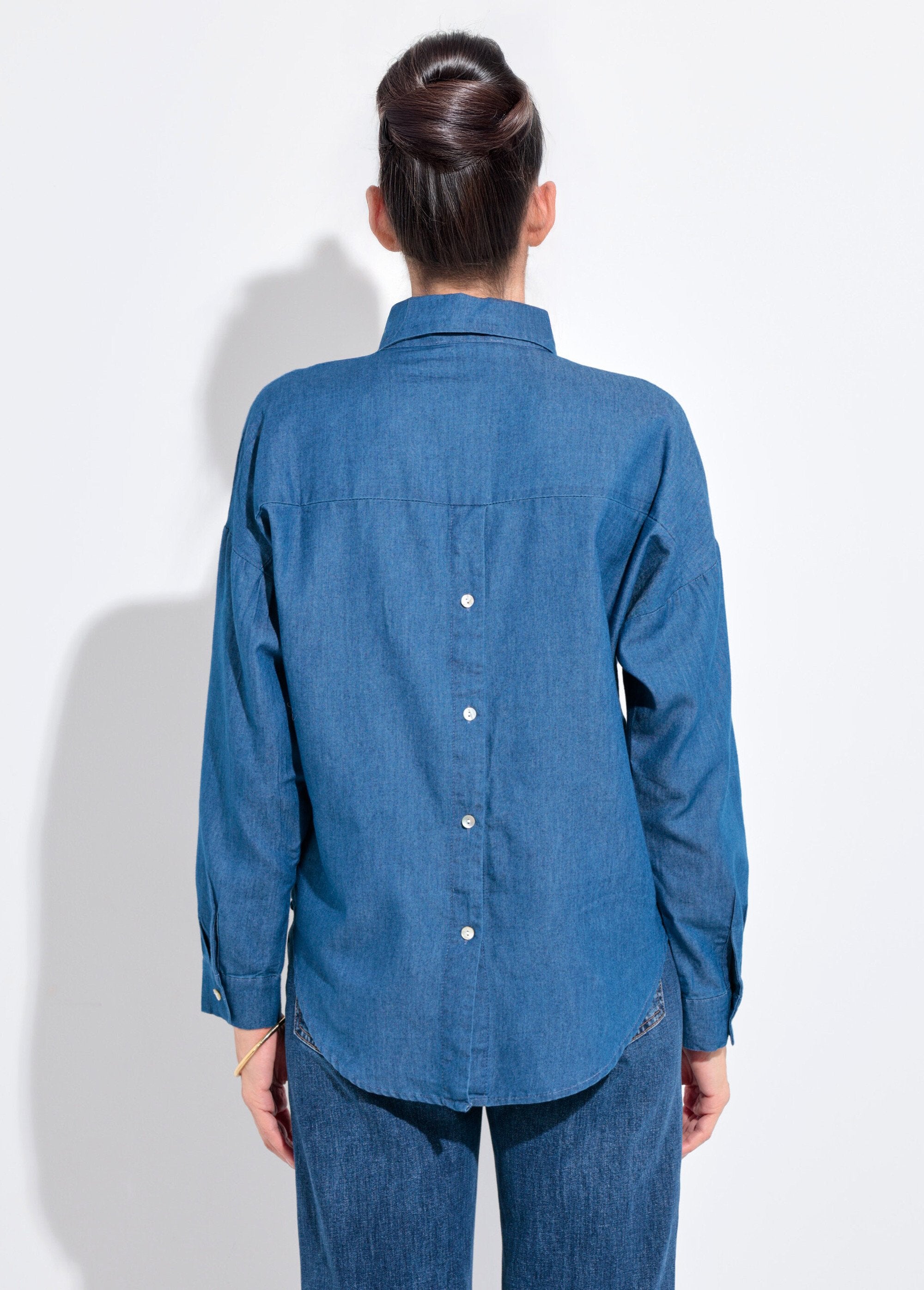 Long-sleeved_chambray_tailored_collar_blouse_Denim_DO1_slim