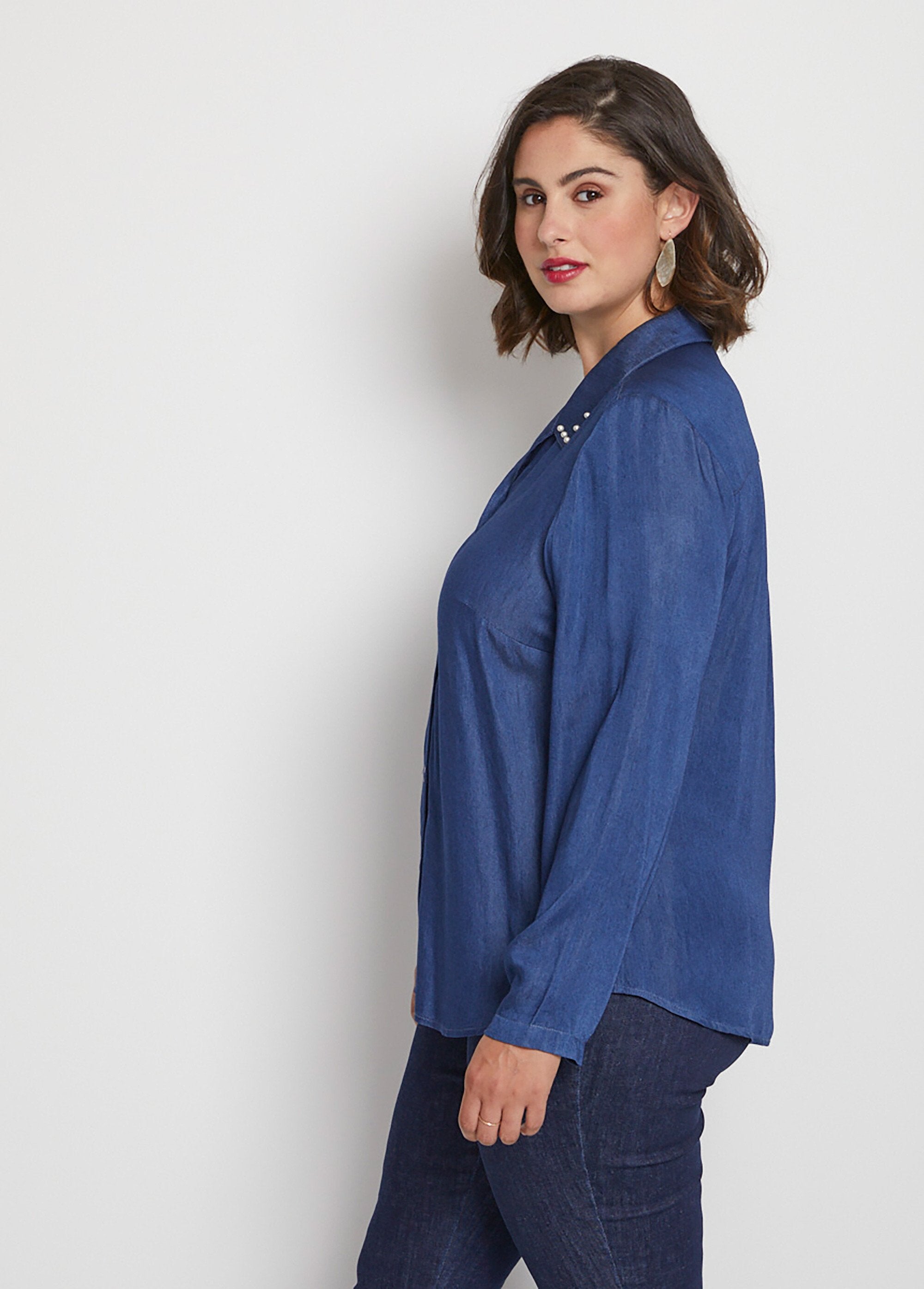 Blouse_in_flowing_fabric_with_jewel_collar_Blue_DR1_curvy