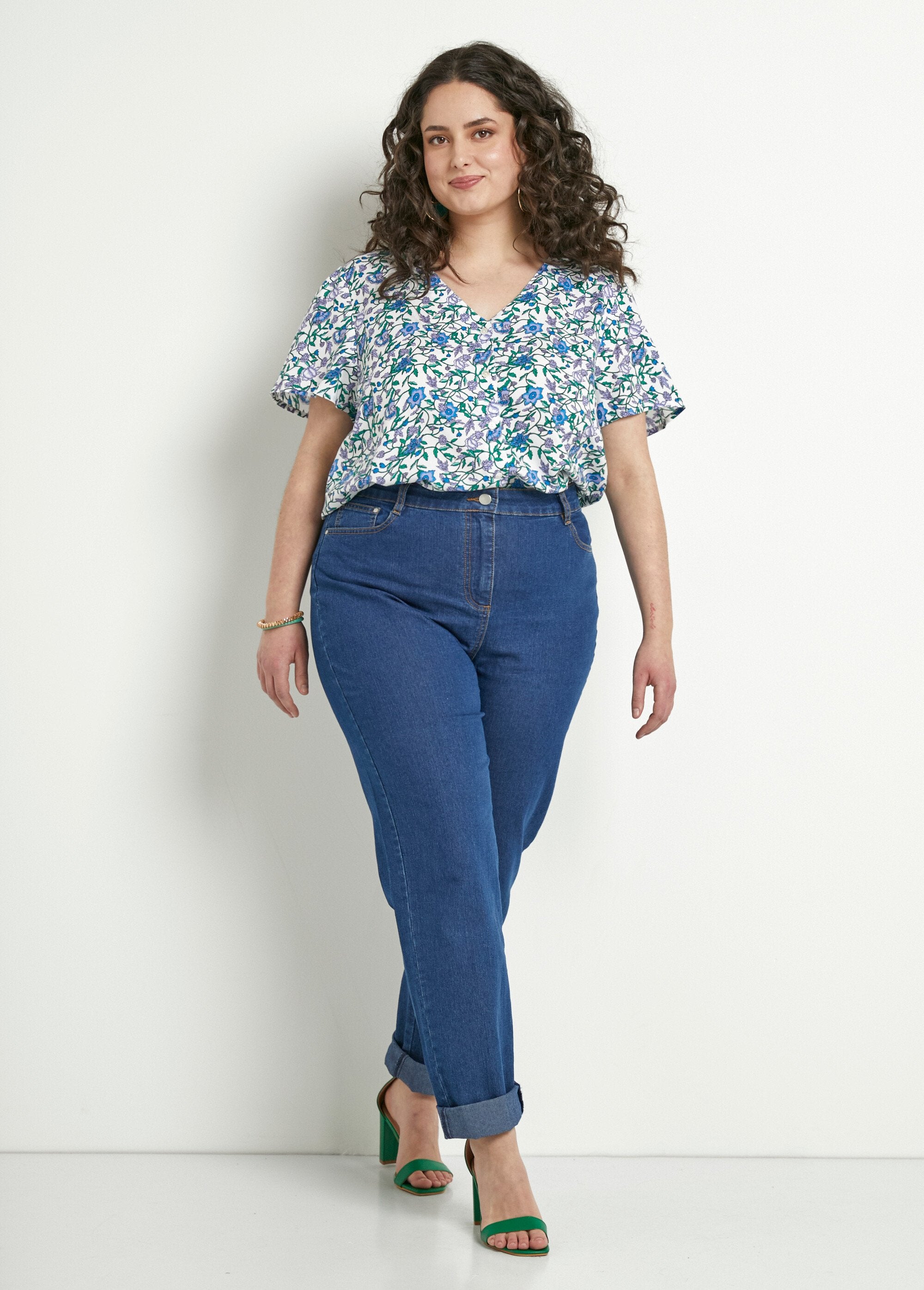 Short-sleeved_V-neck_floral_blouse_Green_Imp_SF1_curvy