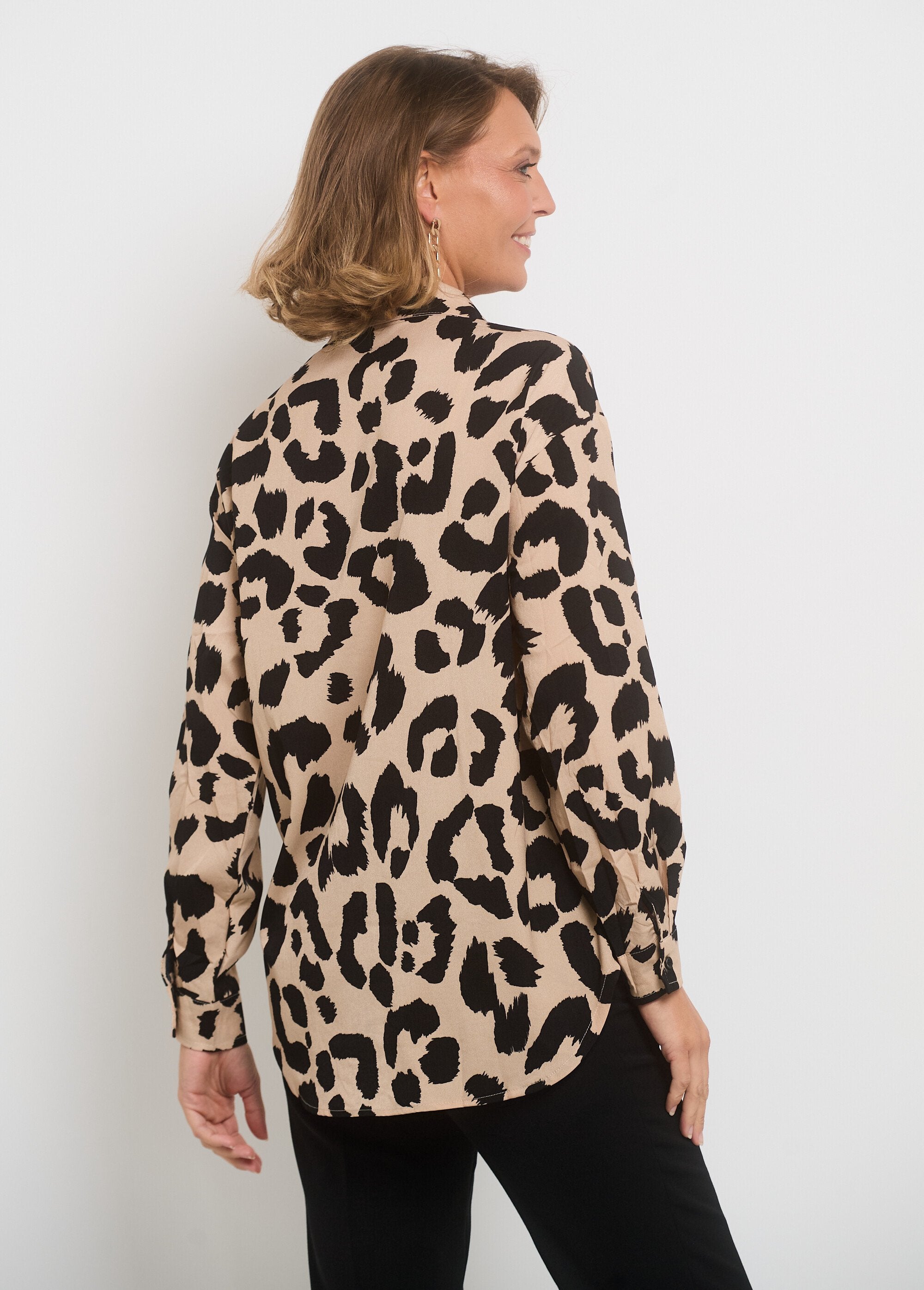 Stylish_leopard_print_blouse_Beige_and_black_DO1_slim