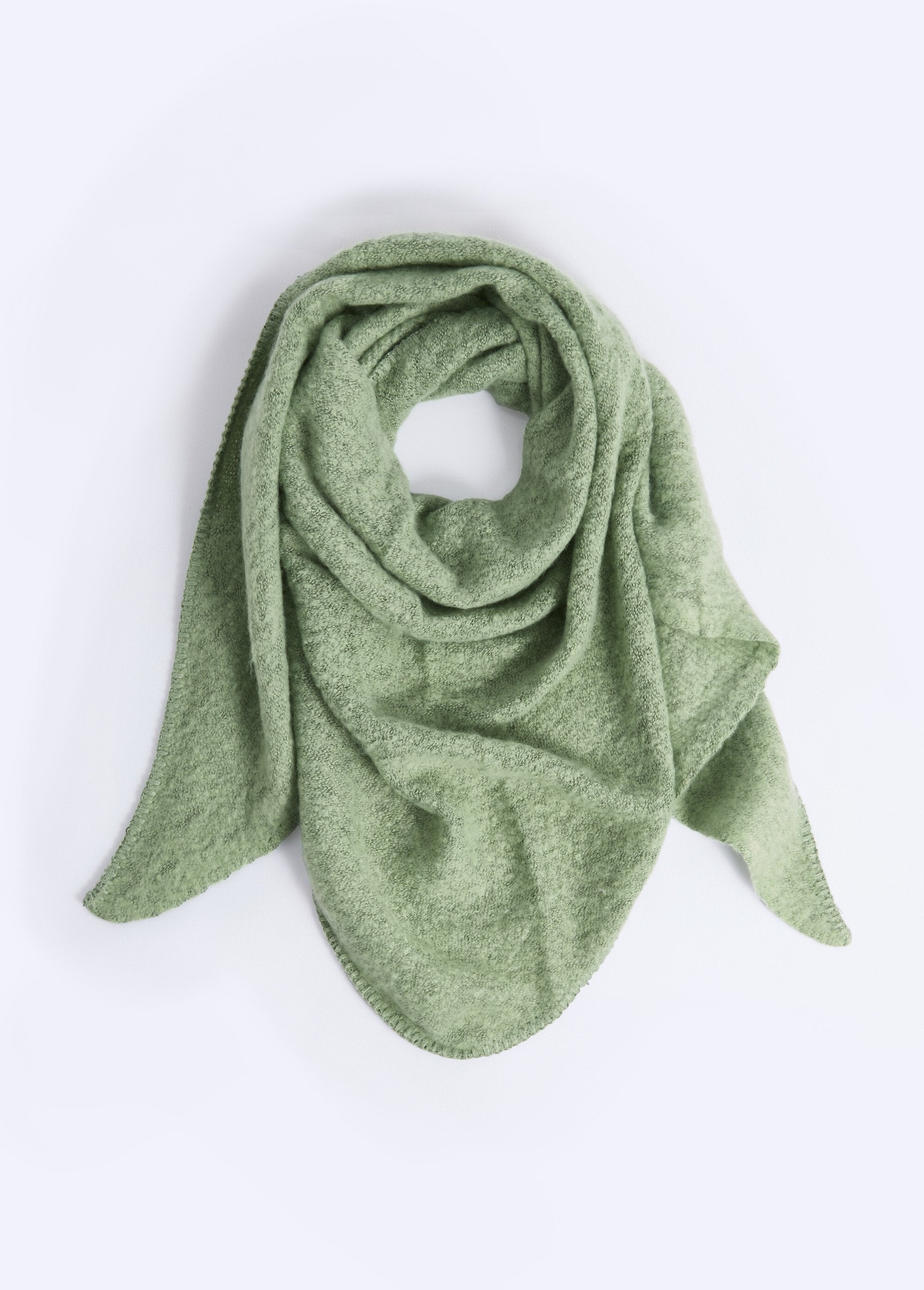 Soft_and_warm_knitted_triangle_scarf_Green_AP1_slim