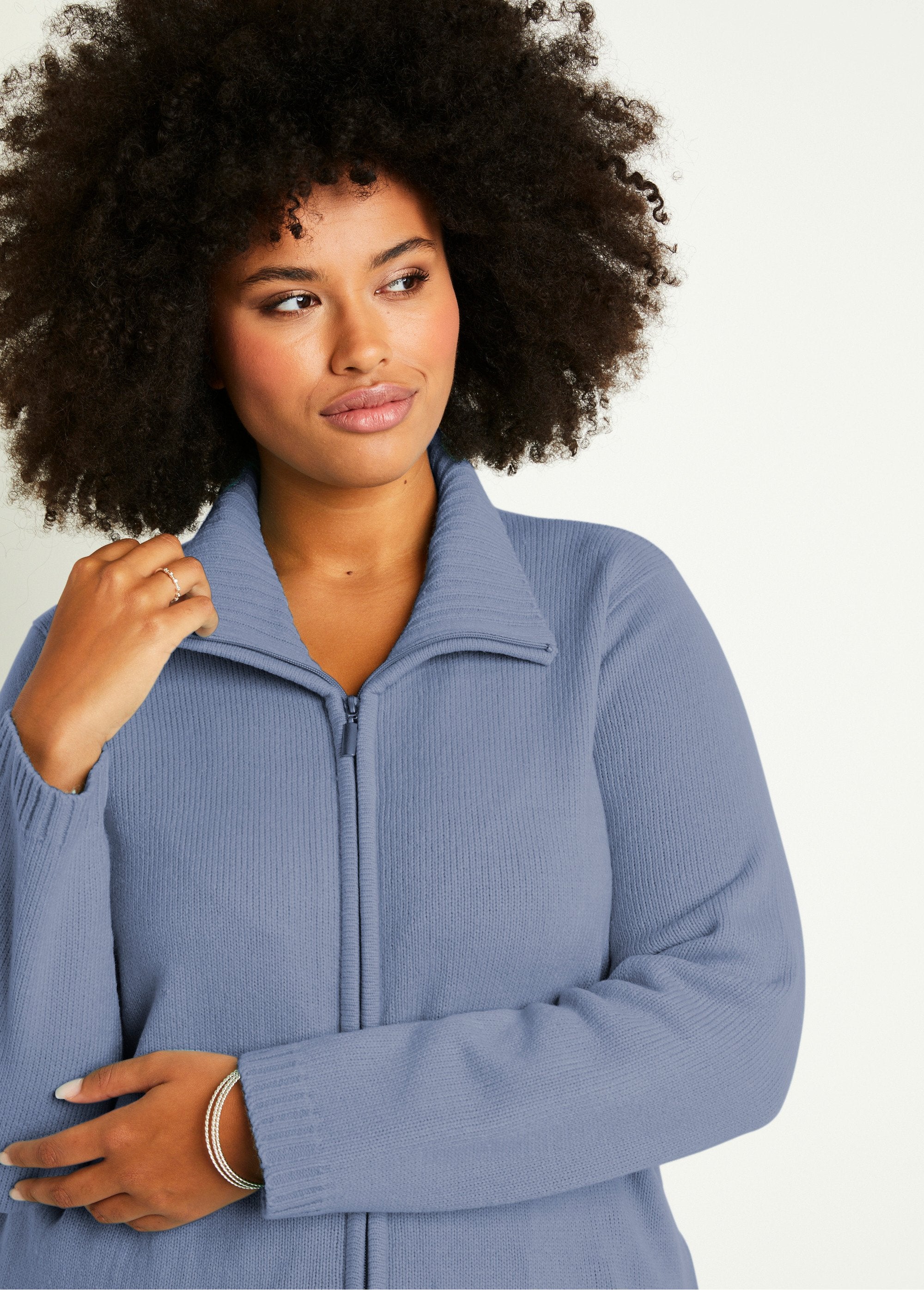 Long_plain_zipped_vest_with_high_collar_Sky_DE1_curvy