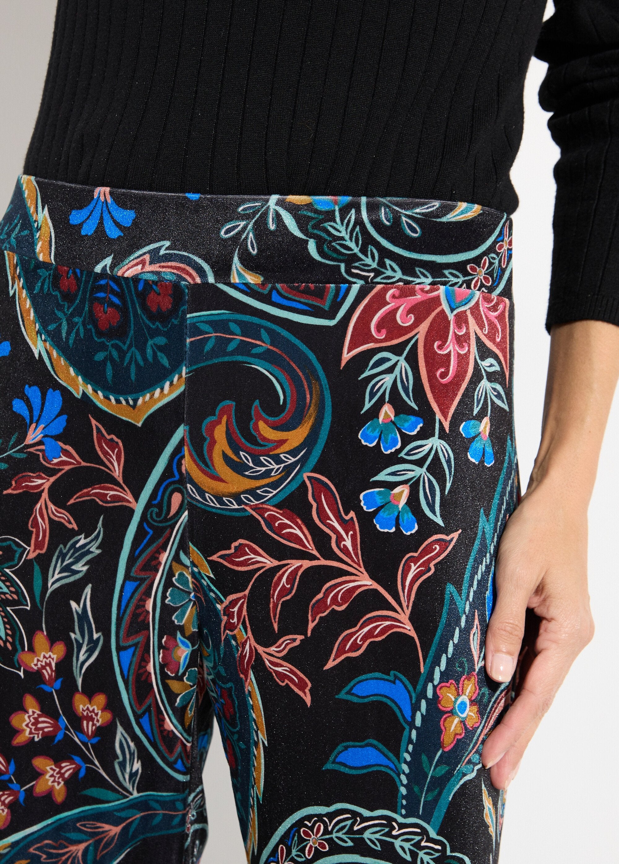 Velvet_pants_with_paisley_print_Black_prints_DE1_slim