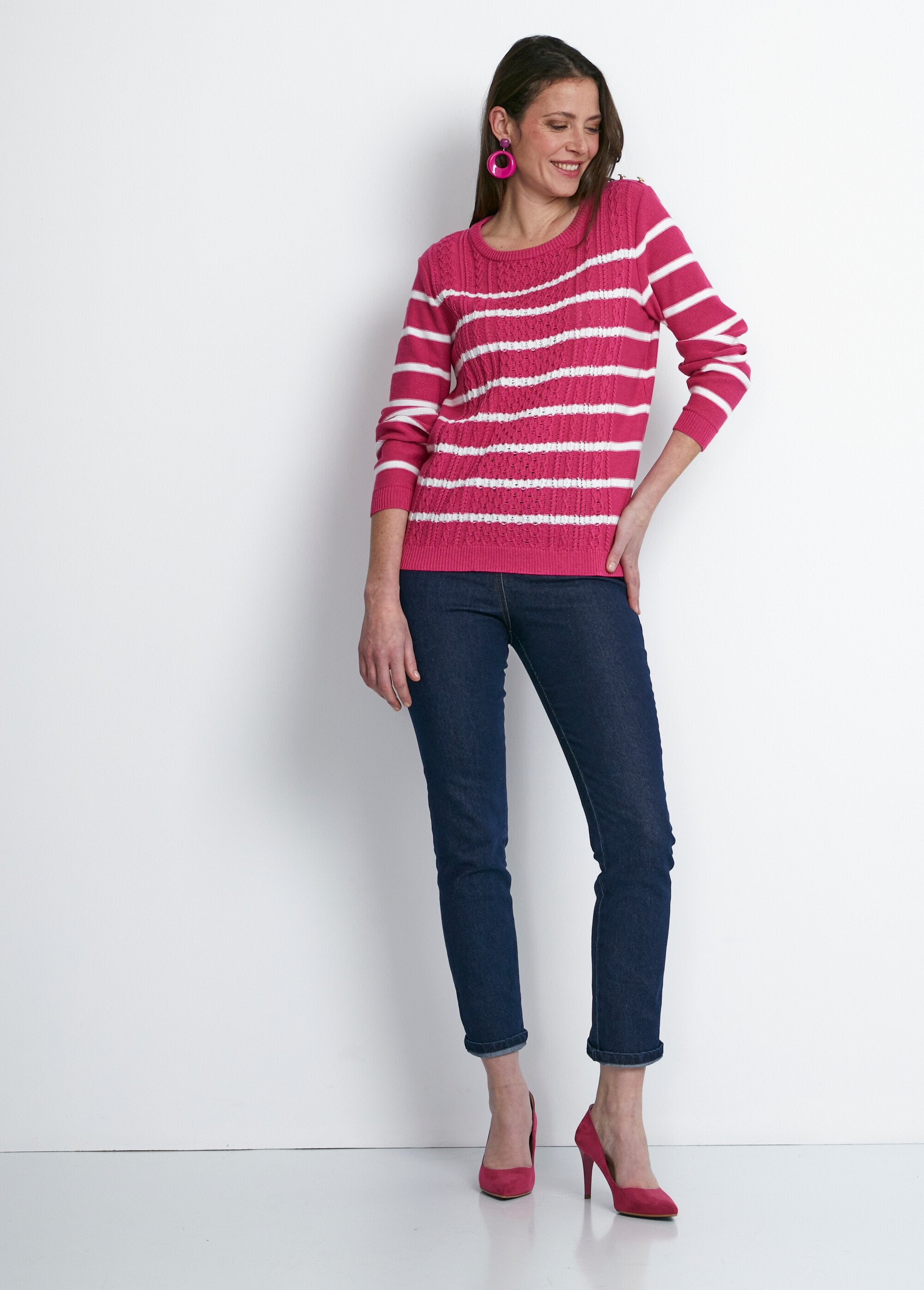 Striped_sweater_with_sailor-style_buttons_Raspberry_and_white_SF1_slim