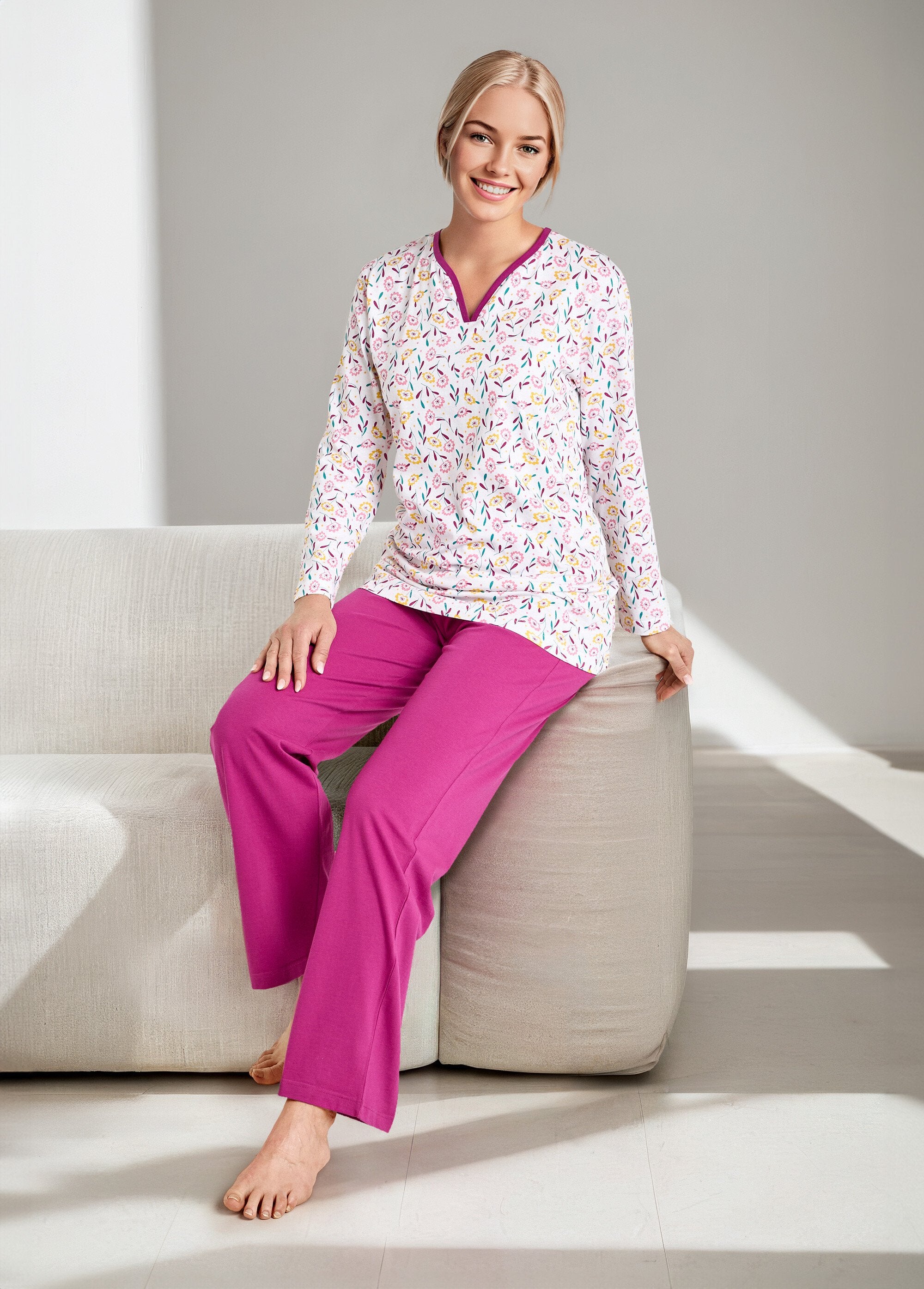 Printed_V-neck_long-sleeved_cotton_pyjamas_Plum_print_SF1_slim