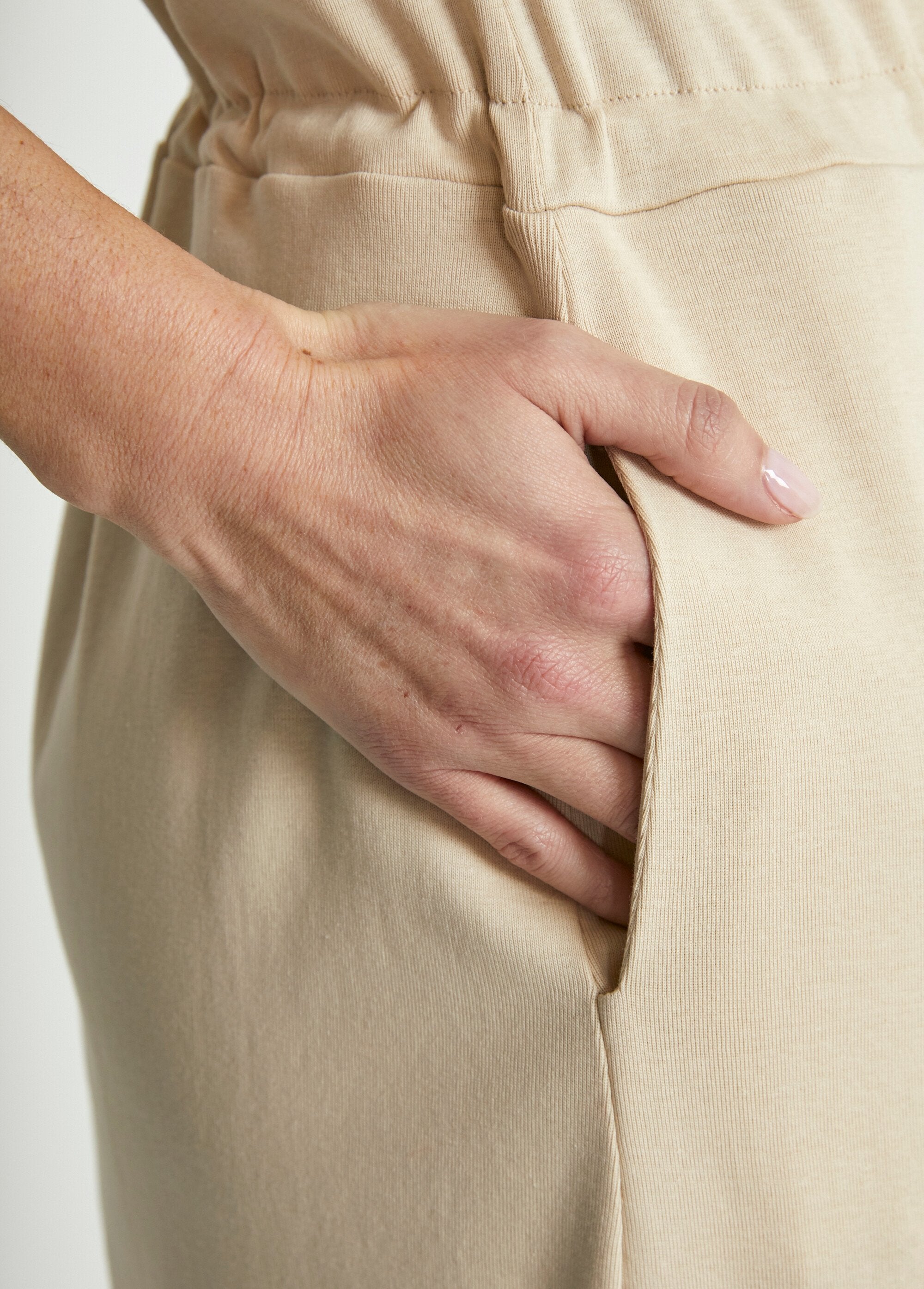 Short_beach_dress_with_kimono_sleeves_Sand_DE2_slim