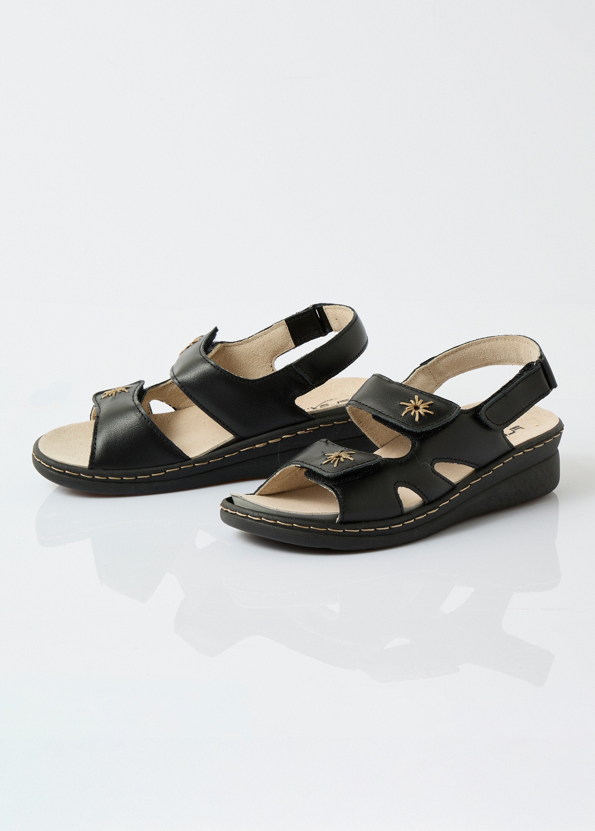 Wide_embroidered_leather_sandals_Black_DE1_slim
