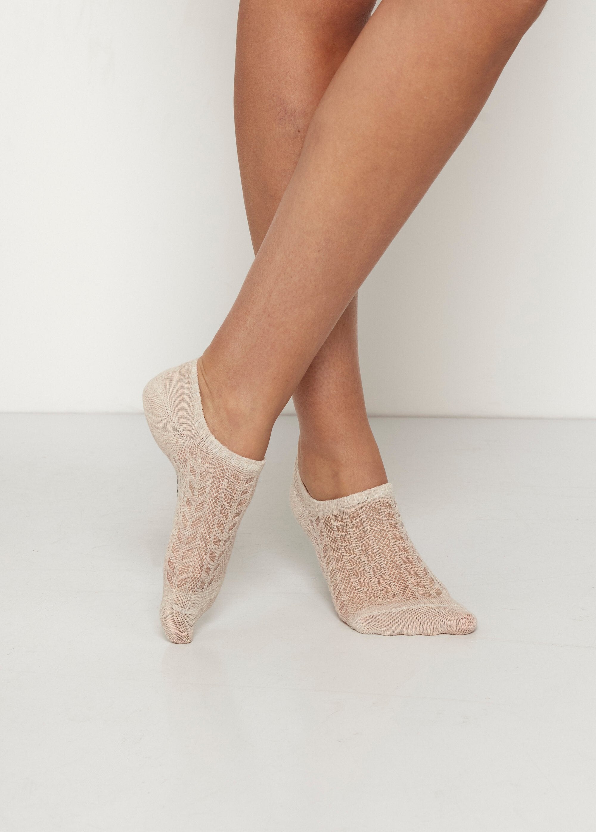 Low-cut_socks_with_a_dark_mesh_pattern_Assorted_beige__DE1_slim