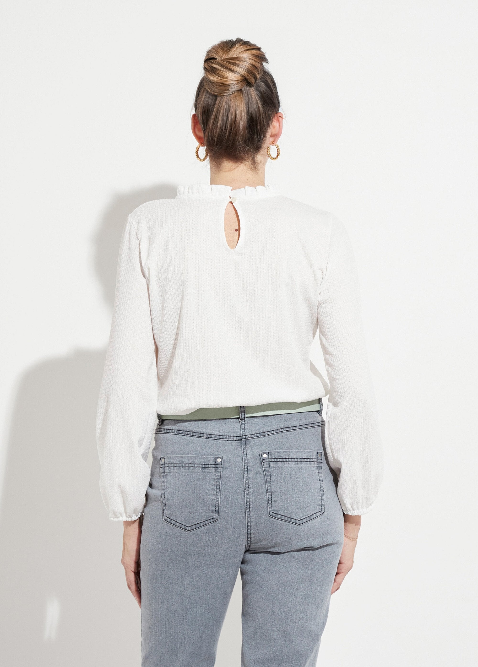 White_T-shirt_with_ruffled_collar_and_waffle_knit_White_DO1_slim