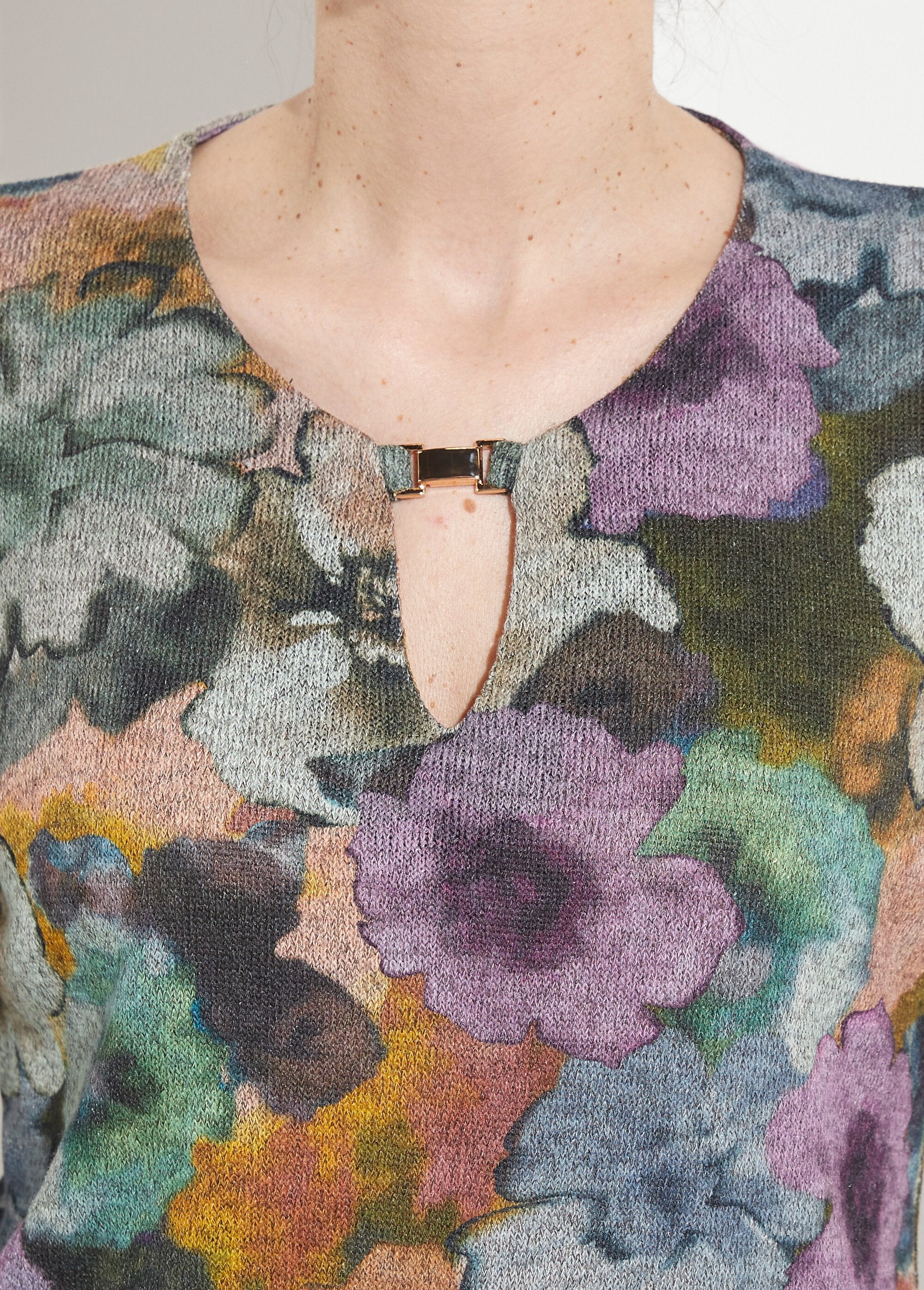 Warm_jewel-print_round_neck_T-shirt_Gray_and_parma_DE1_slim