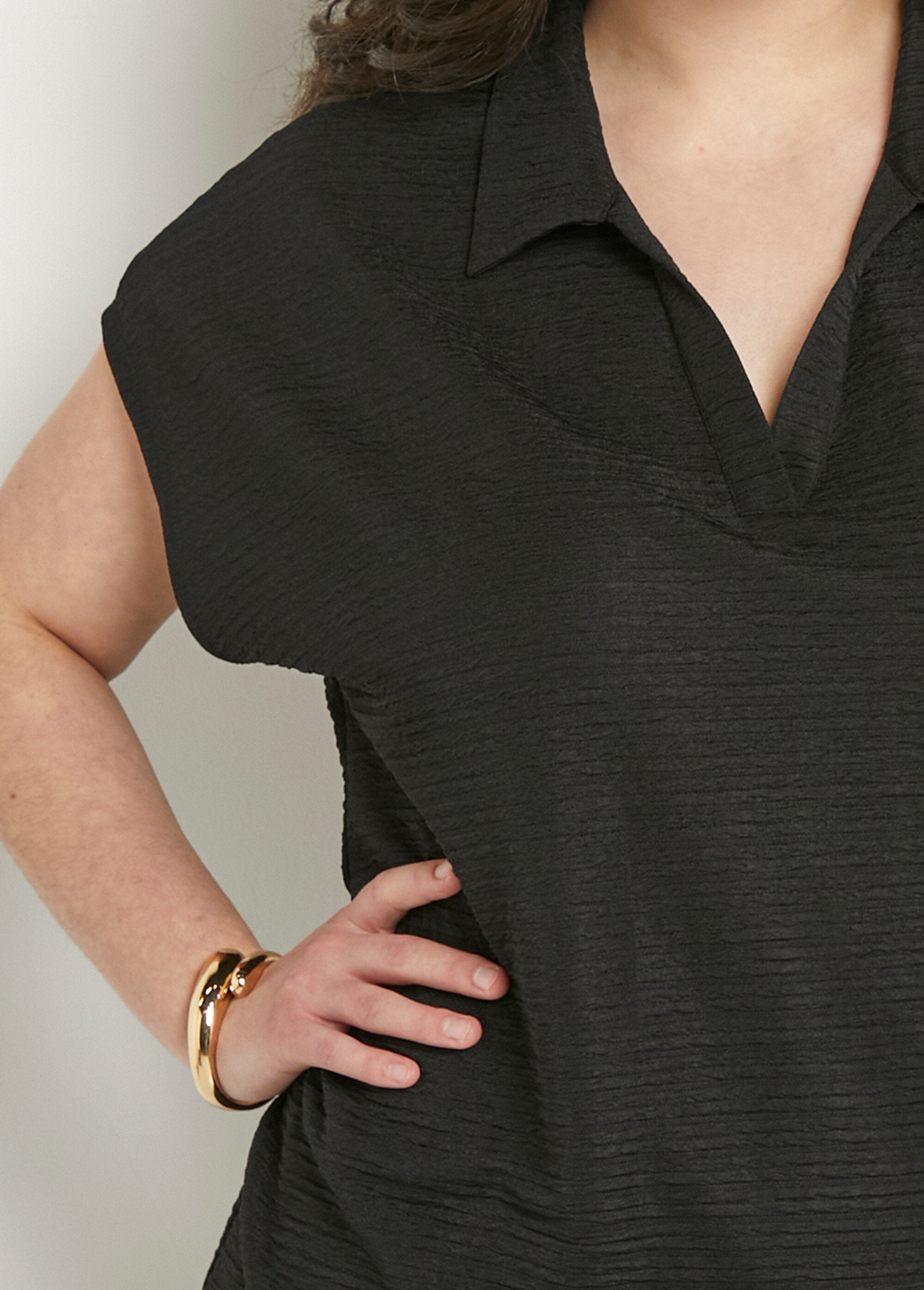 Plain_short_sleeve_shirt_collar_t-shirt_Black_DE1_curvy