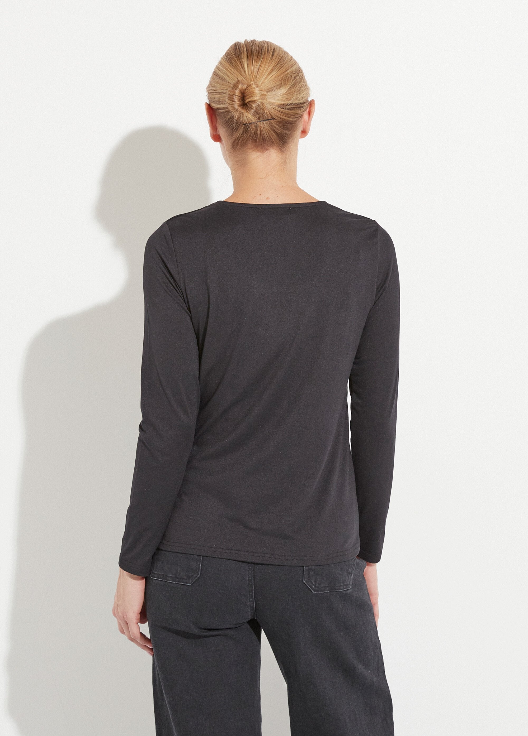Long-sleeved_dancer_collar_T-shirt_Black_DO1_slim