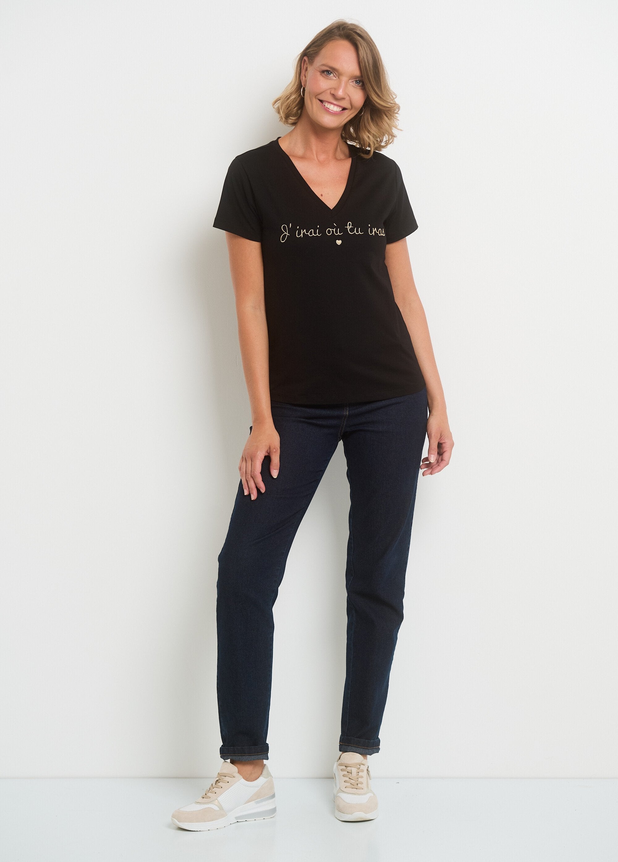 Short-sleeved_V-neck_T-shirt_with_message_Black_SF1_slim