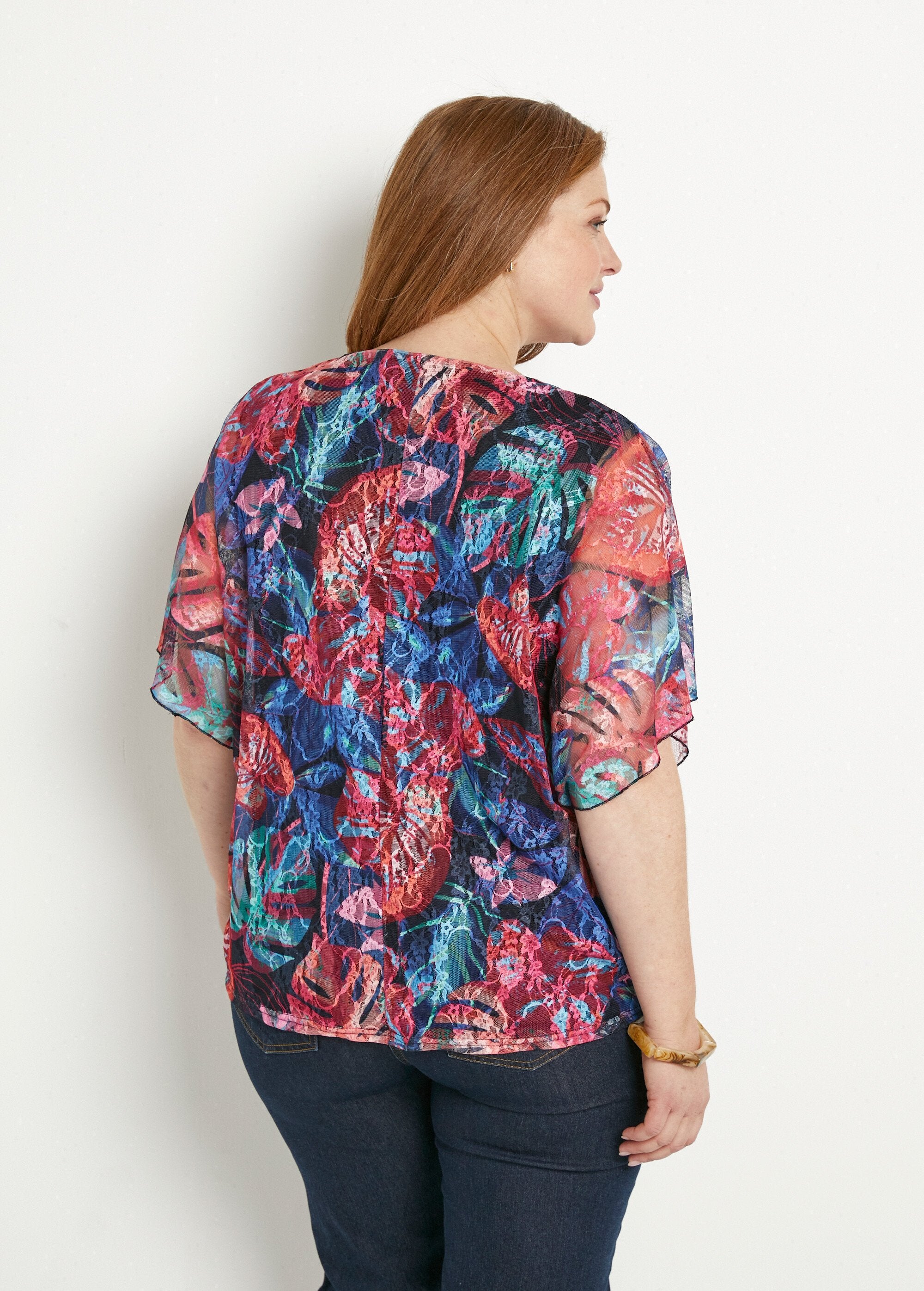 Short_V-neck_T-shirt_with_printed_lace_Multicolor_DO1_curvy