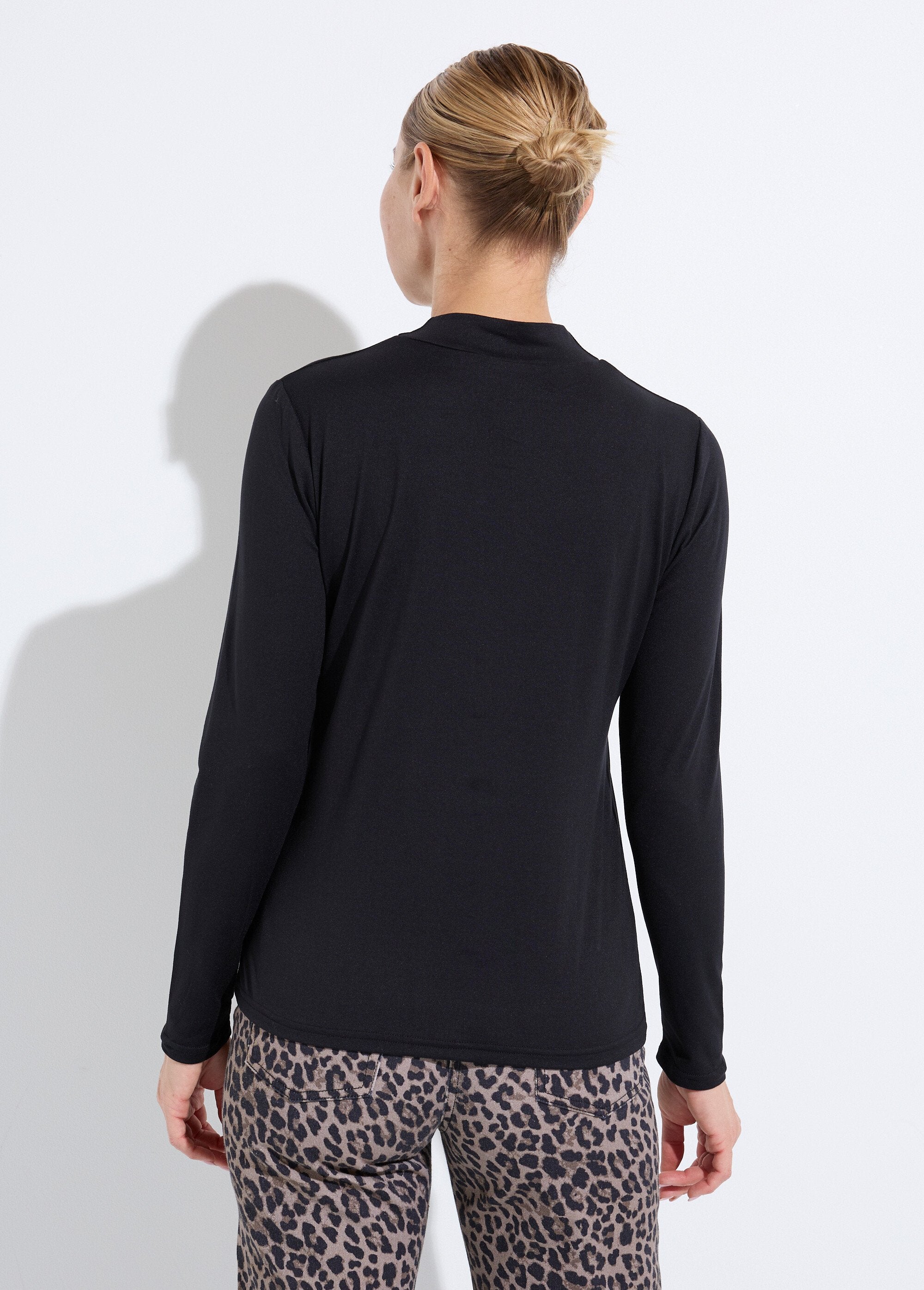 Soft,_long-sleeved,_high-neck_T-shirt_Black_DO1_slim
