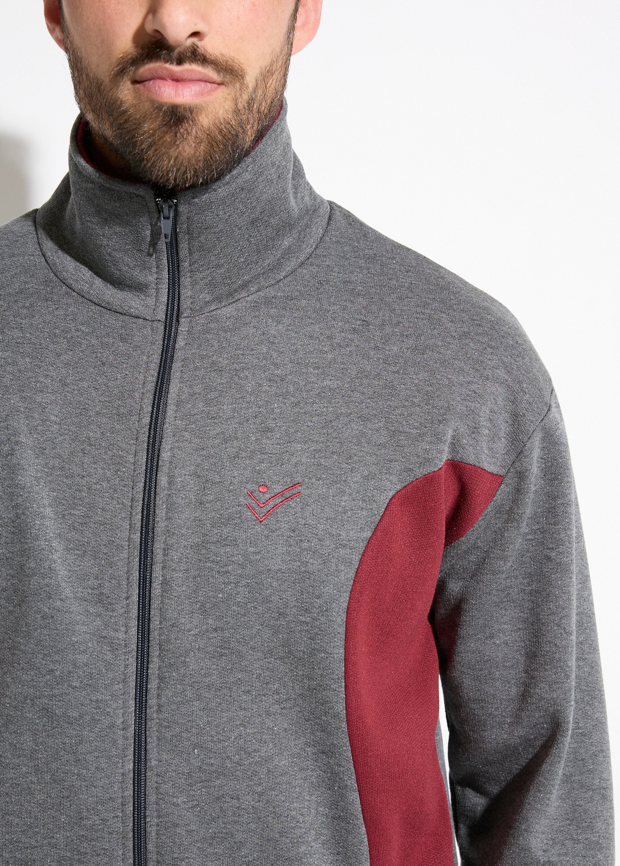 Two-tone_cotton_fleece_zip-up_lounge_jacket_Anthracite_and_burgundy_DE1_slim
