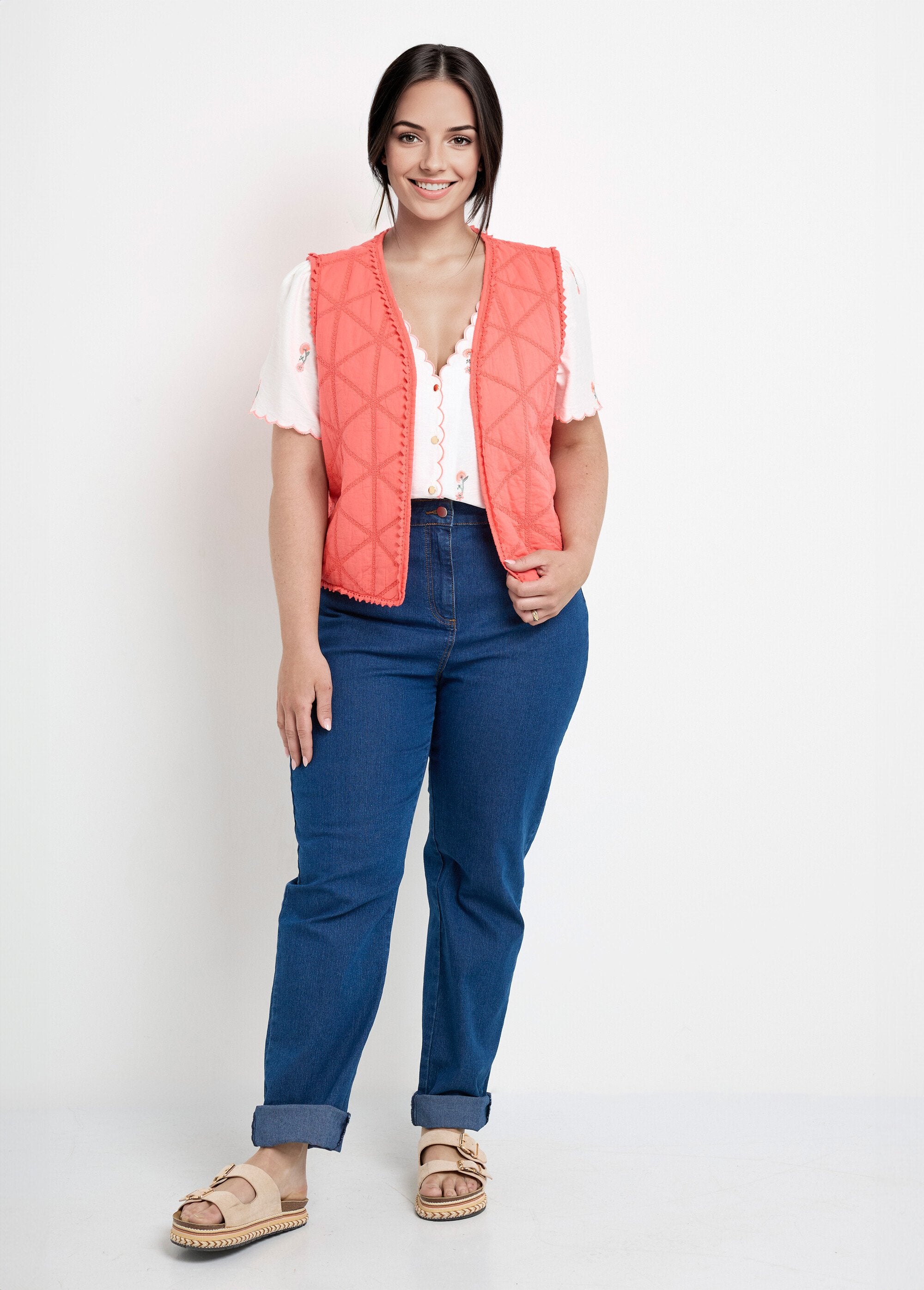 Sleeveless_embroidered_quilted_jacket_Coral_SF1_curvy
