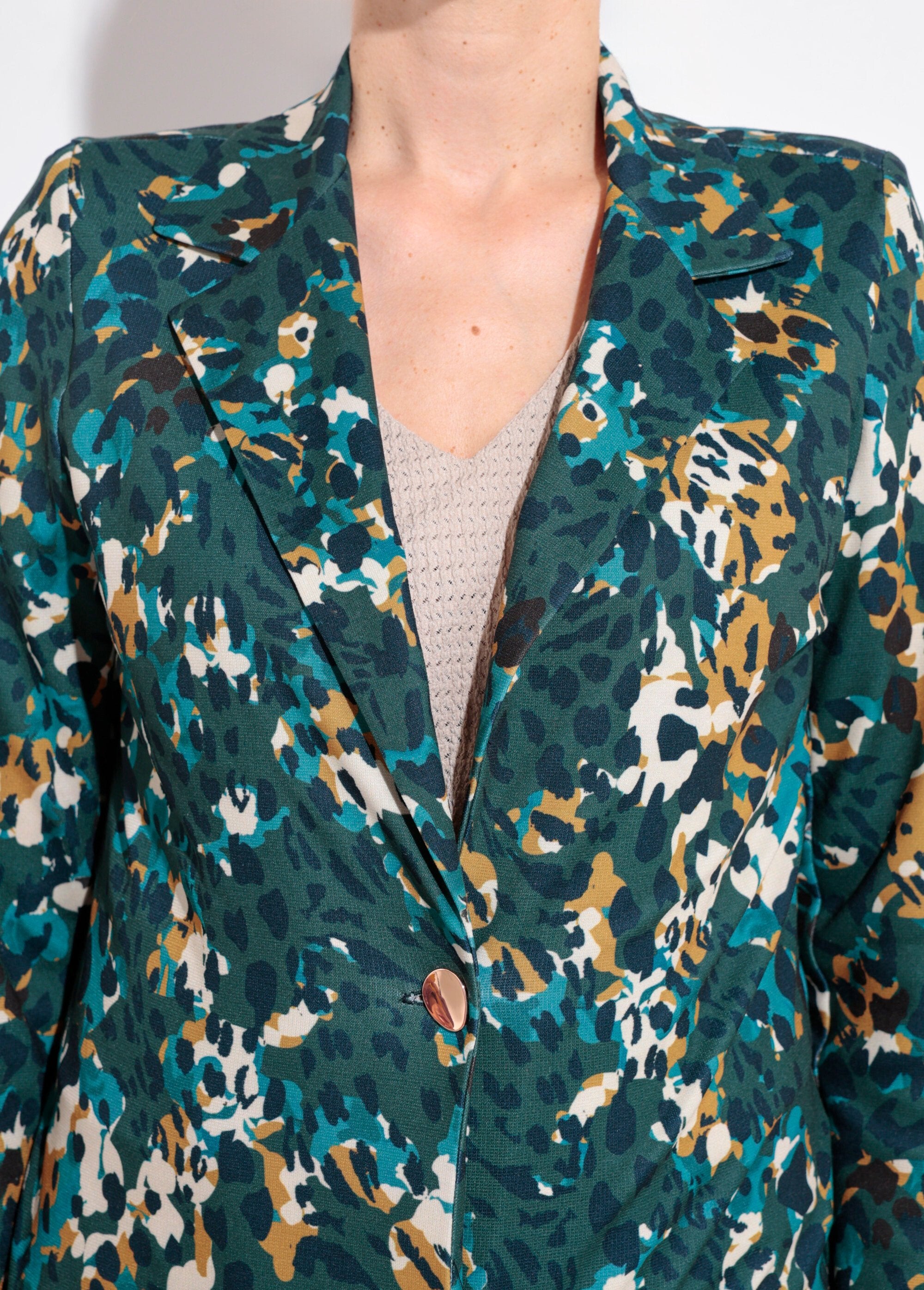 Arty_pattern_jacket_with_metal_jewel_button_Duck_and_yellow_DE1_slim