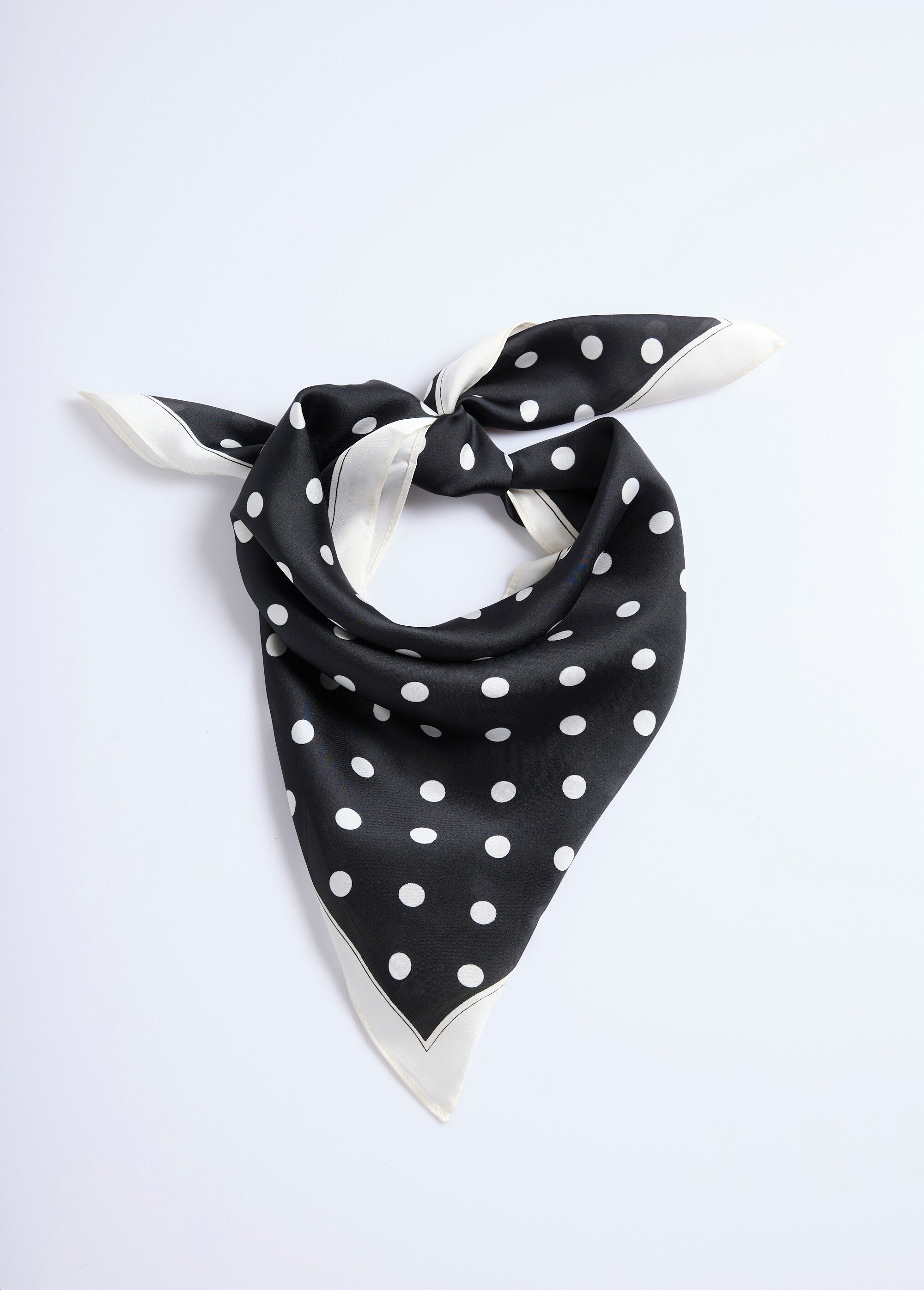 Satin_scarf_with_polka_dot_pattern_Black_FA1_slim