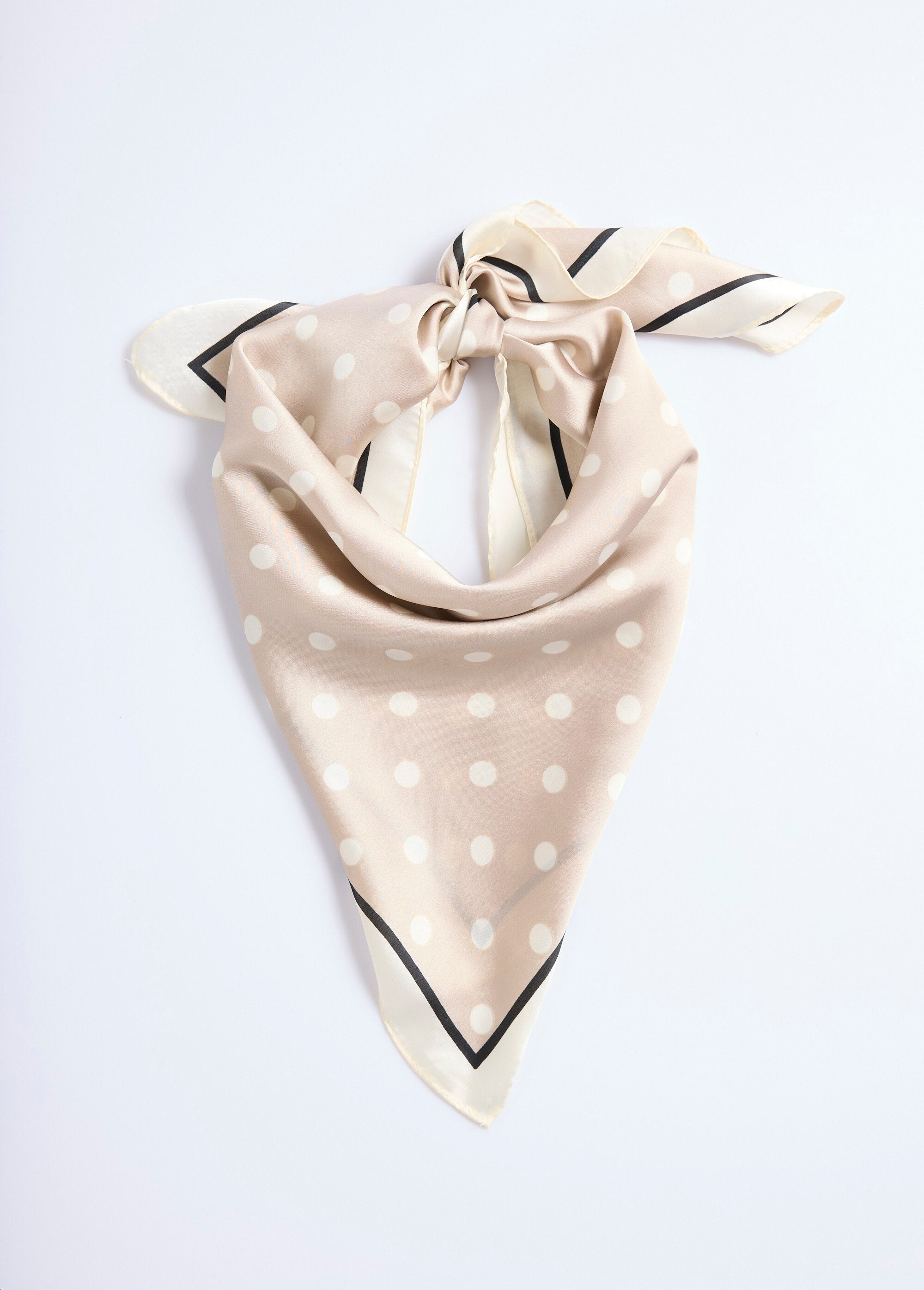 Satin_scarf_with_polka_dot_pattern_Mole_FA1_slim