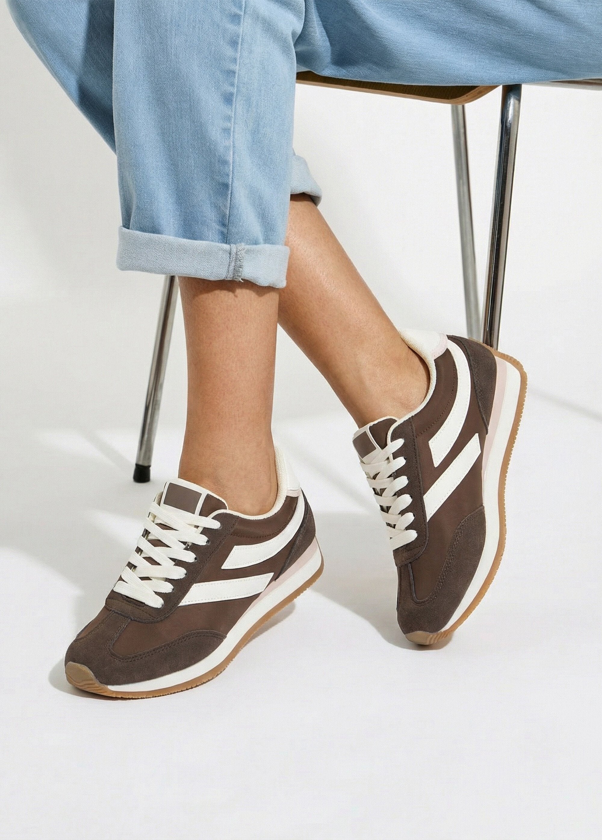 Sporty-looking_sneakers_+_fancy_laces_Brown_SF1_slim