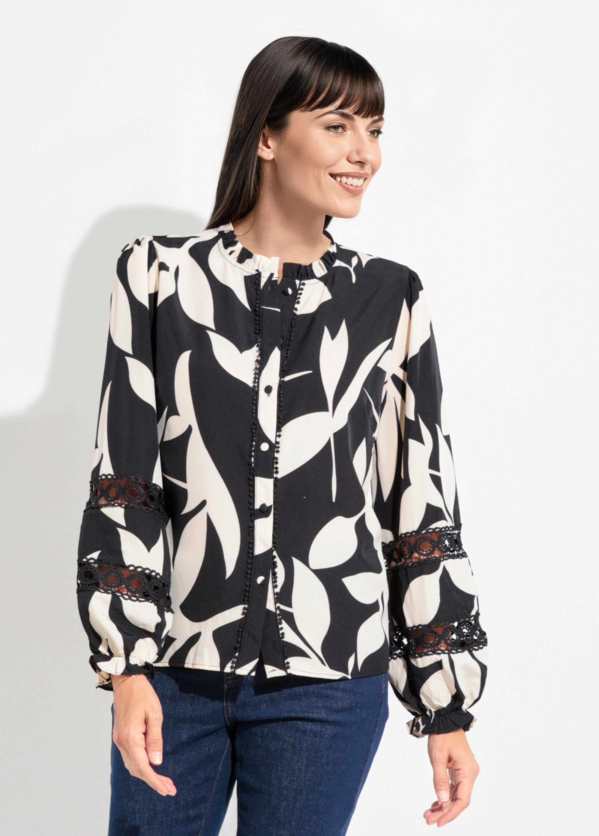 Graphic_pattern_blouse_with_lace_details_Black_and_white_FA1_slim