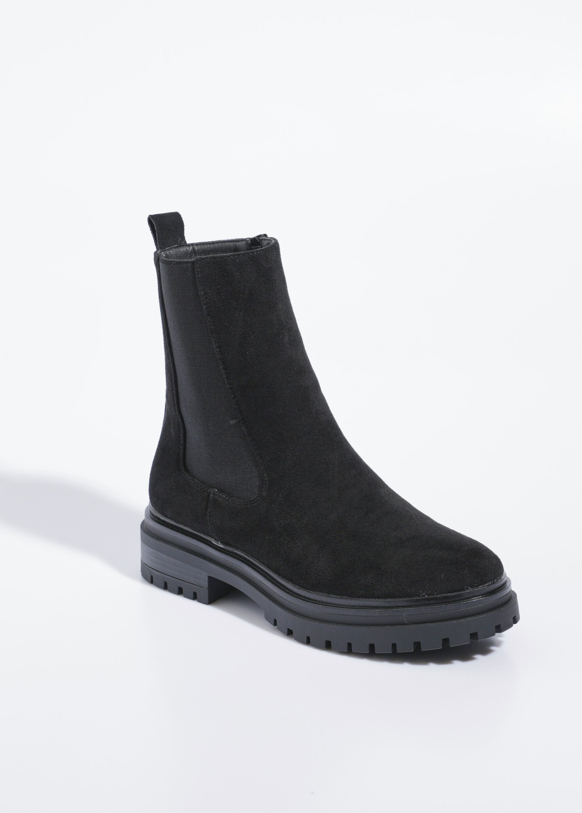 High_Chelsea_boots_with_lugged_soles_Black_FA1_slim