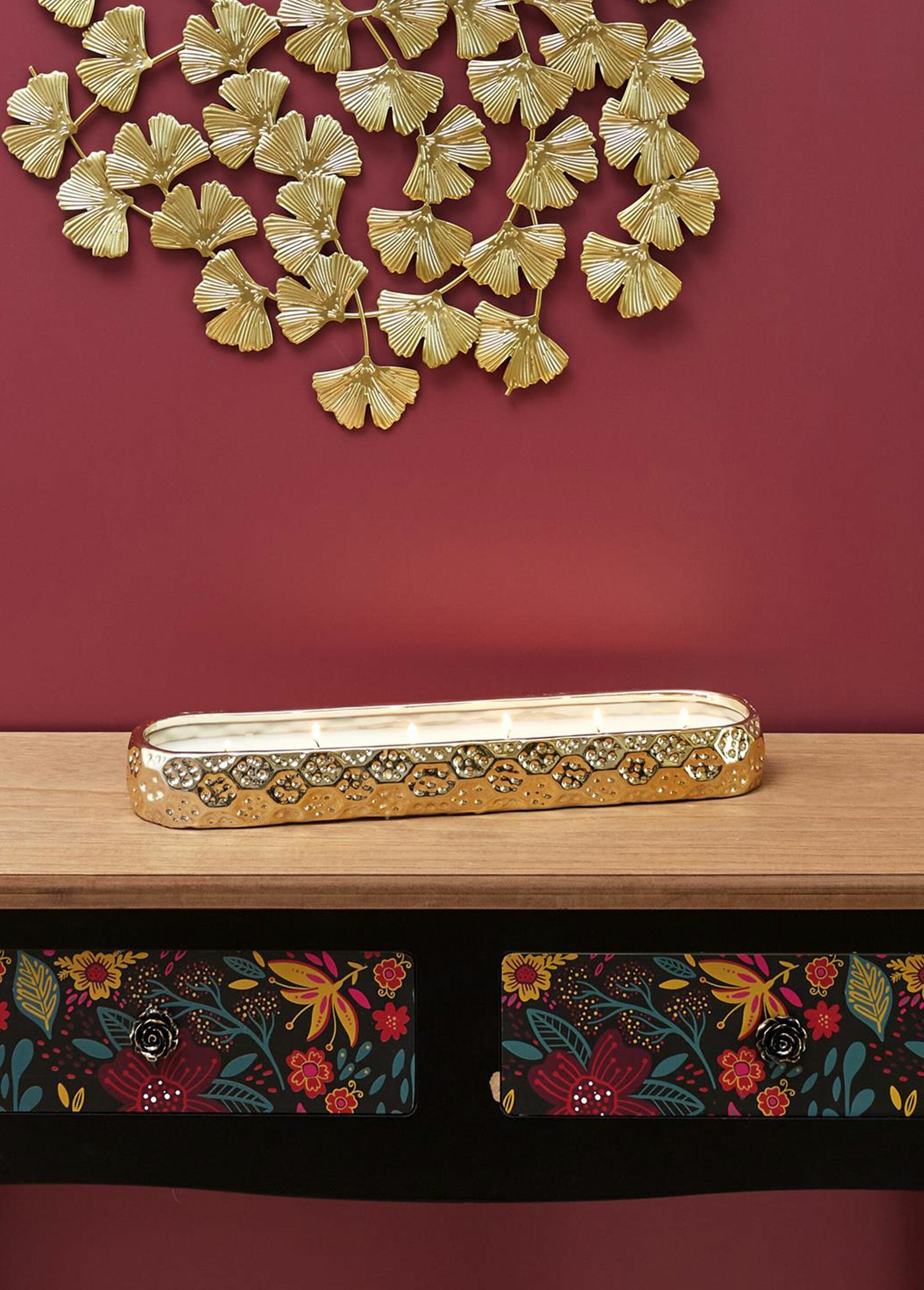 Scented_candle_in_a_hammered_metal_container_6_wicks_SF1_slim