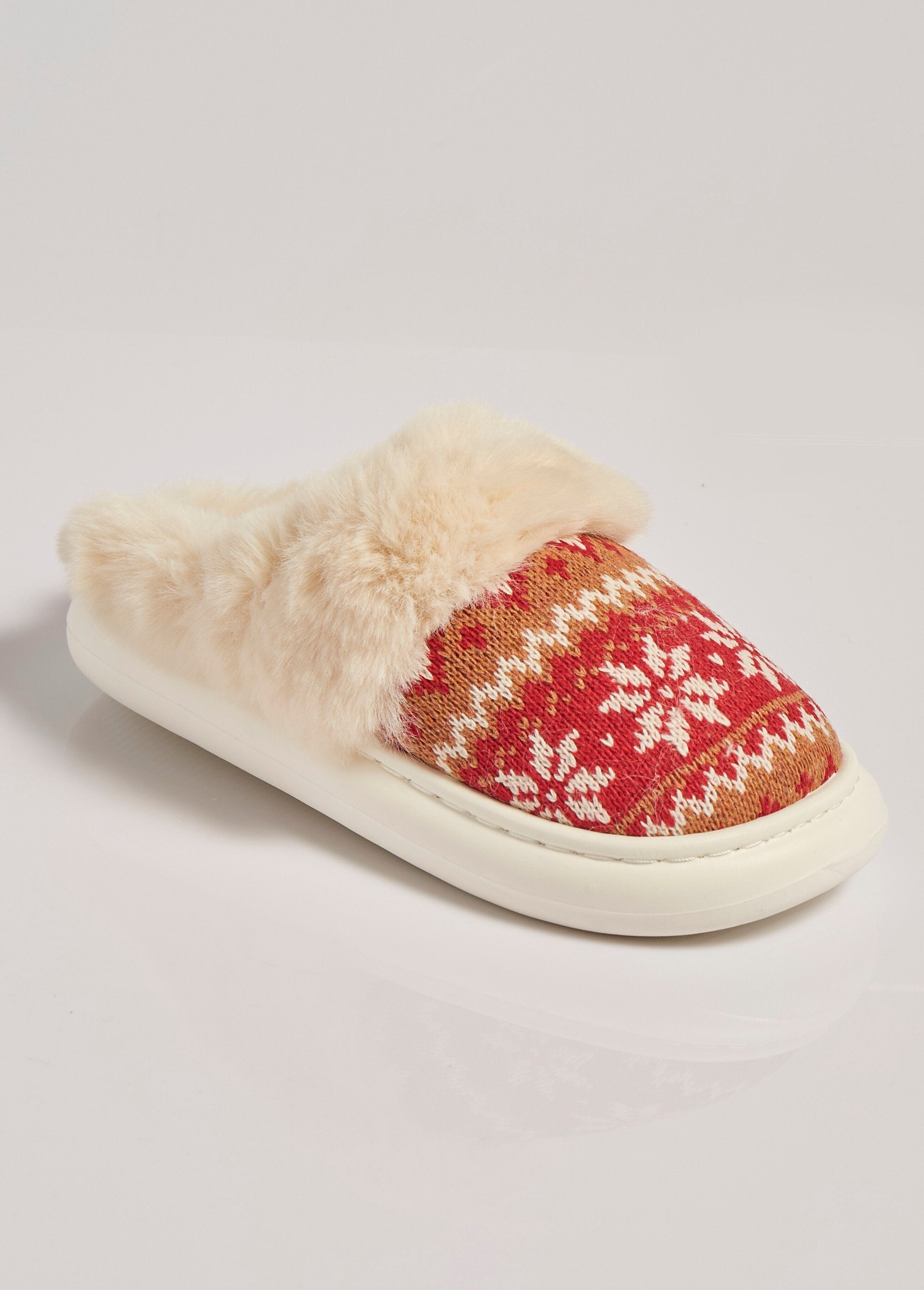 Christmas-themed_fur_and_jacquard_slippers_Red_FA1_slim