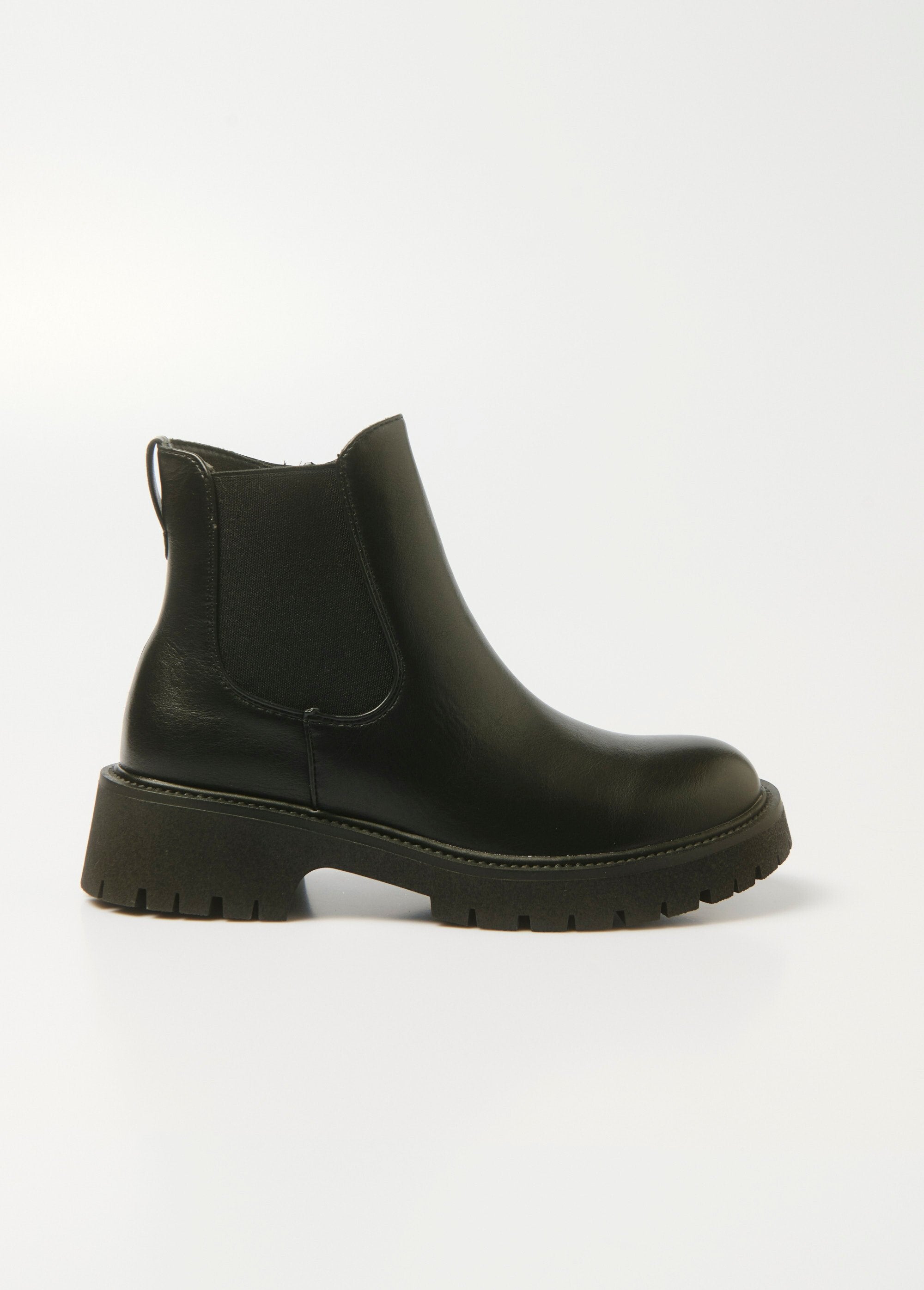 Chelsea_Boots_with_zip_and_thick_lug_sole_Black_DR1_slim