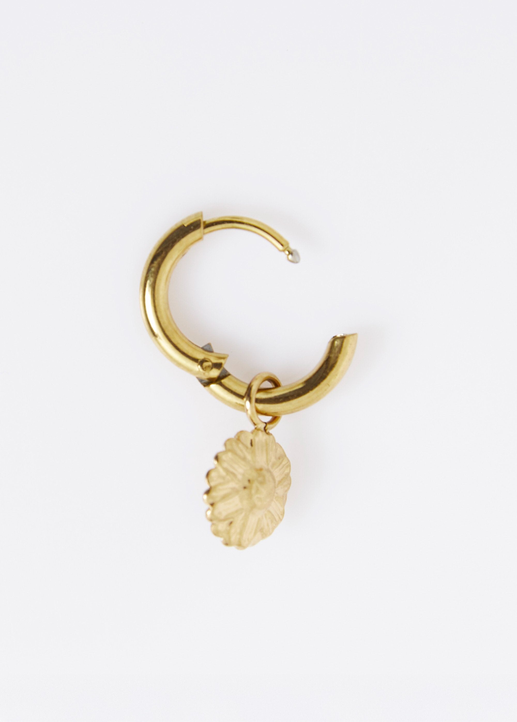 Stainless_steel_daisy_hoop_earrings_Golden_DE1_slim