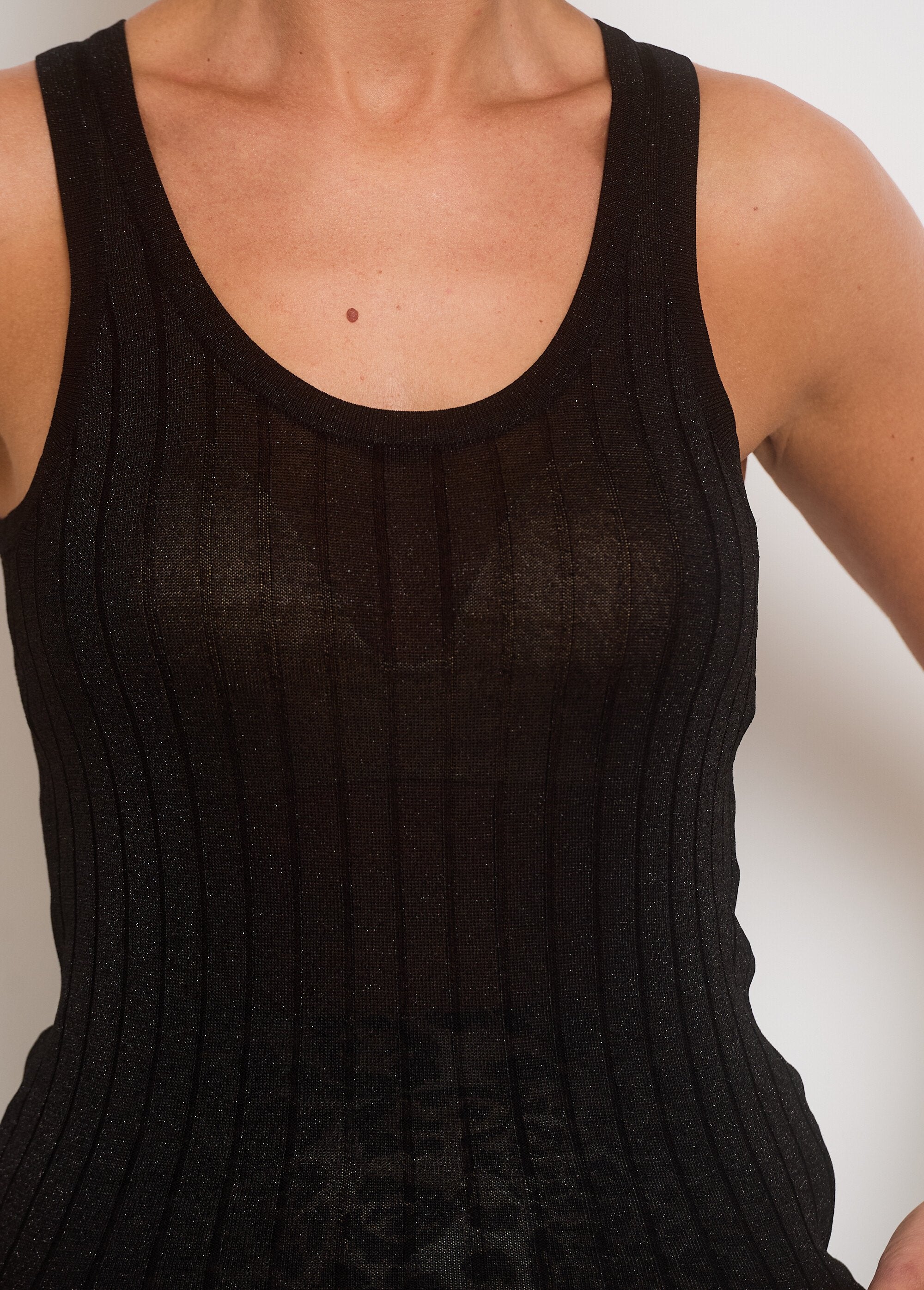 Ribbed_tank_top_with_metallic_thread_Black_DE1_slim