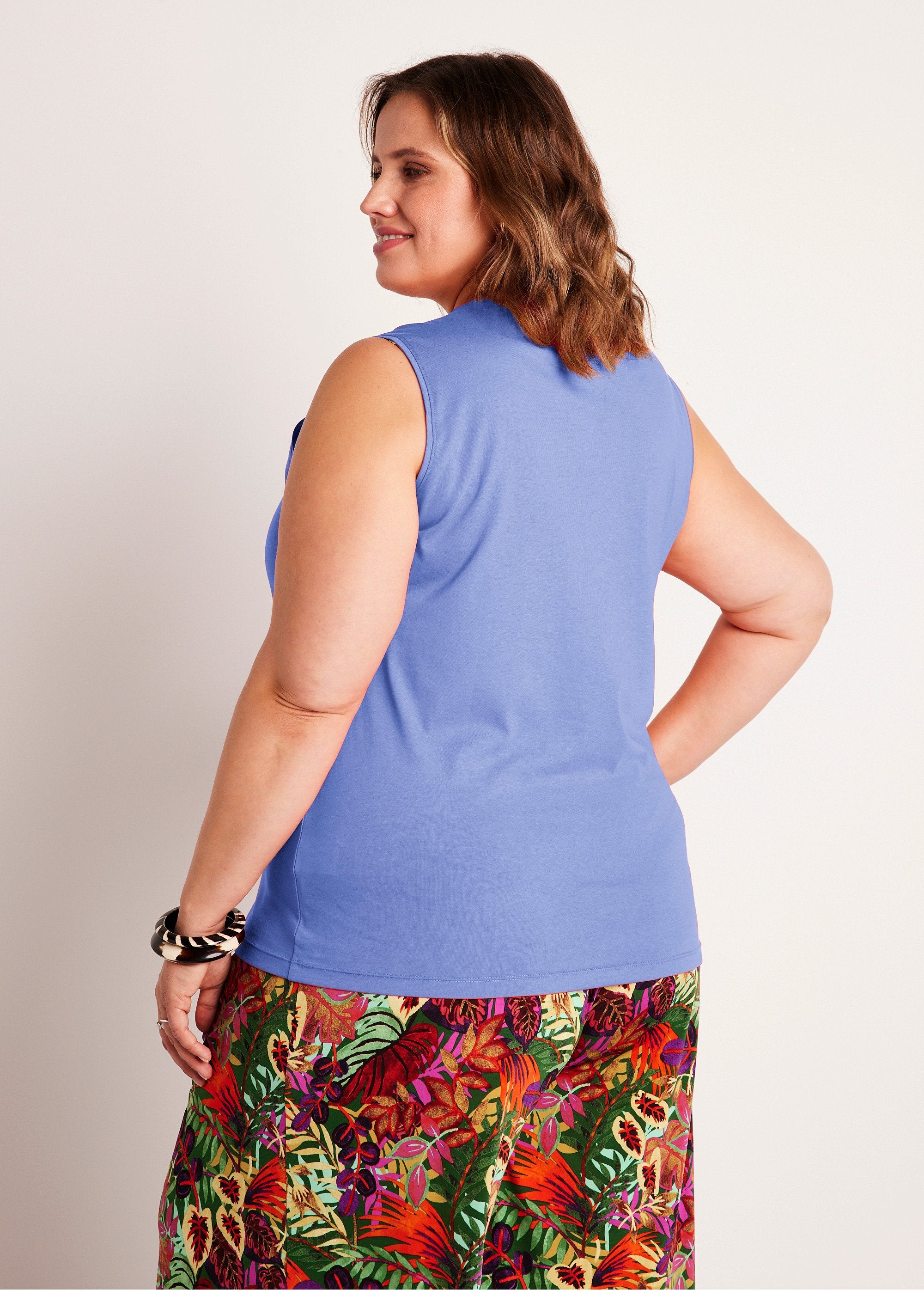 Short_plain_tank_top_embroidered_with_sequins_Blue_DO1_curvy