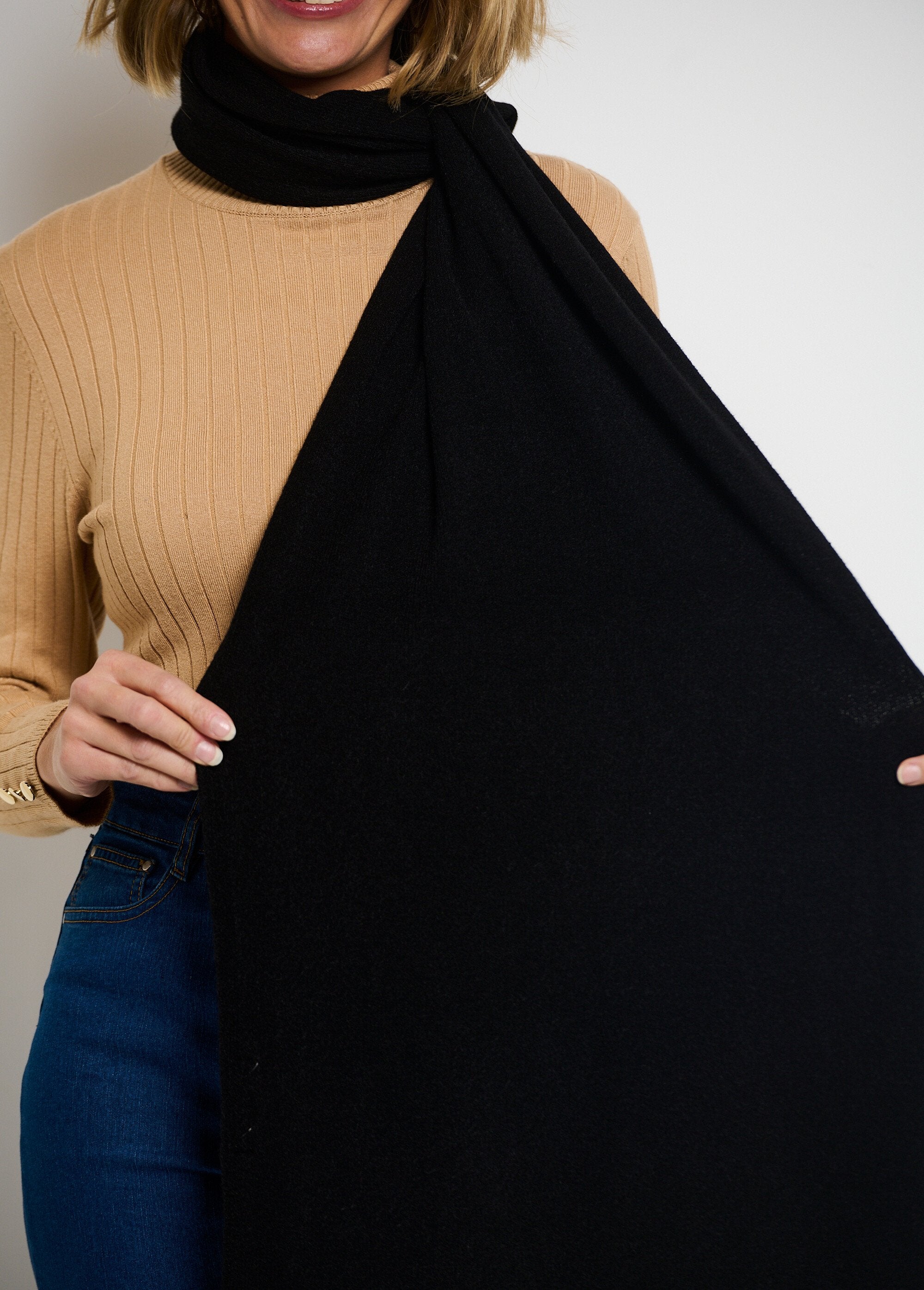 Seamless_cashmere_touch_scarf_Black_DE1_slim