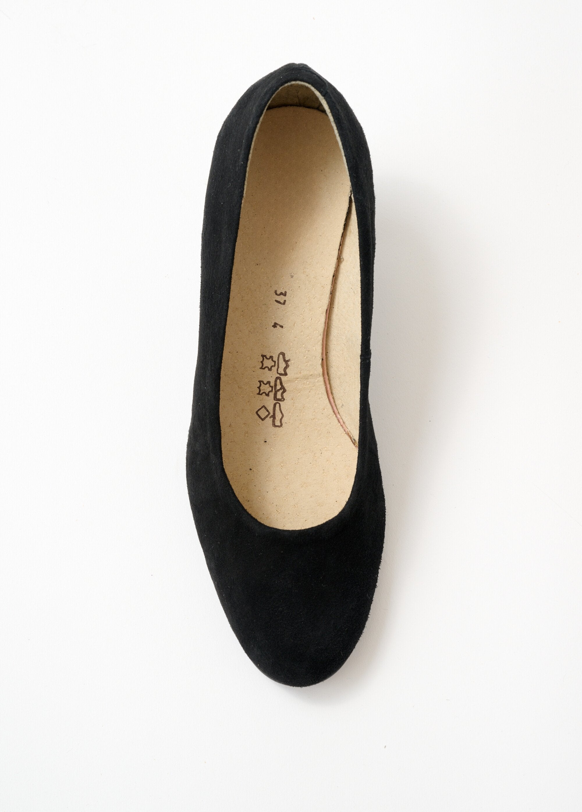 Comfortable_wide_leather_pump_with_round_toe_Black_OV1_slim