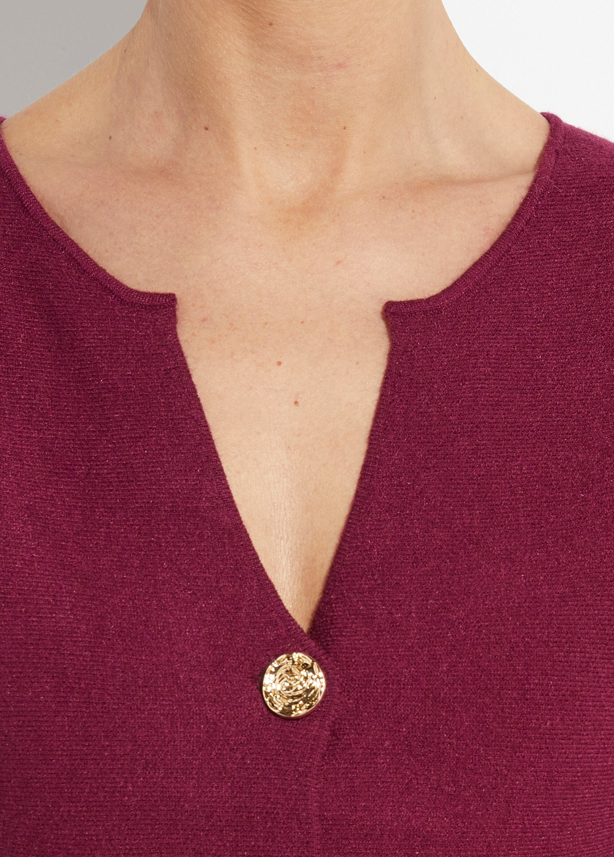 Peplum_vest_with_metallic_buttons_Bordeaux_DE1_slim