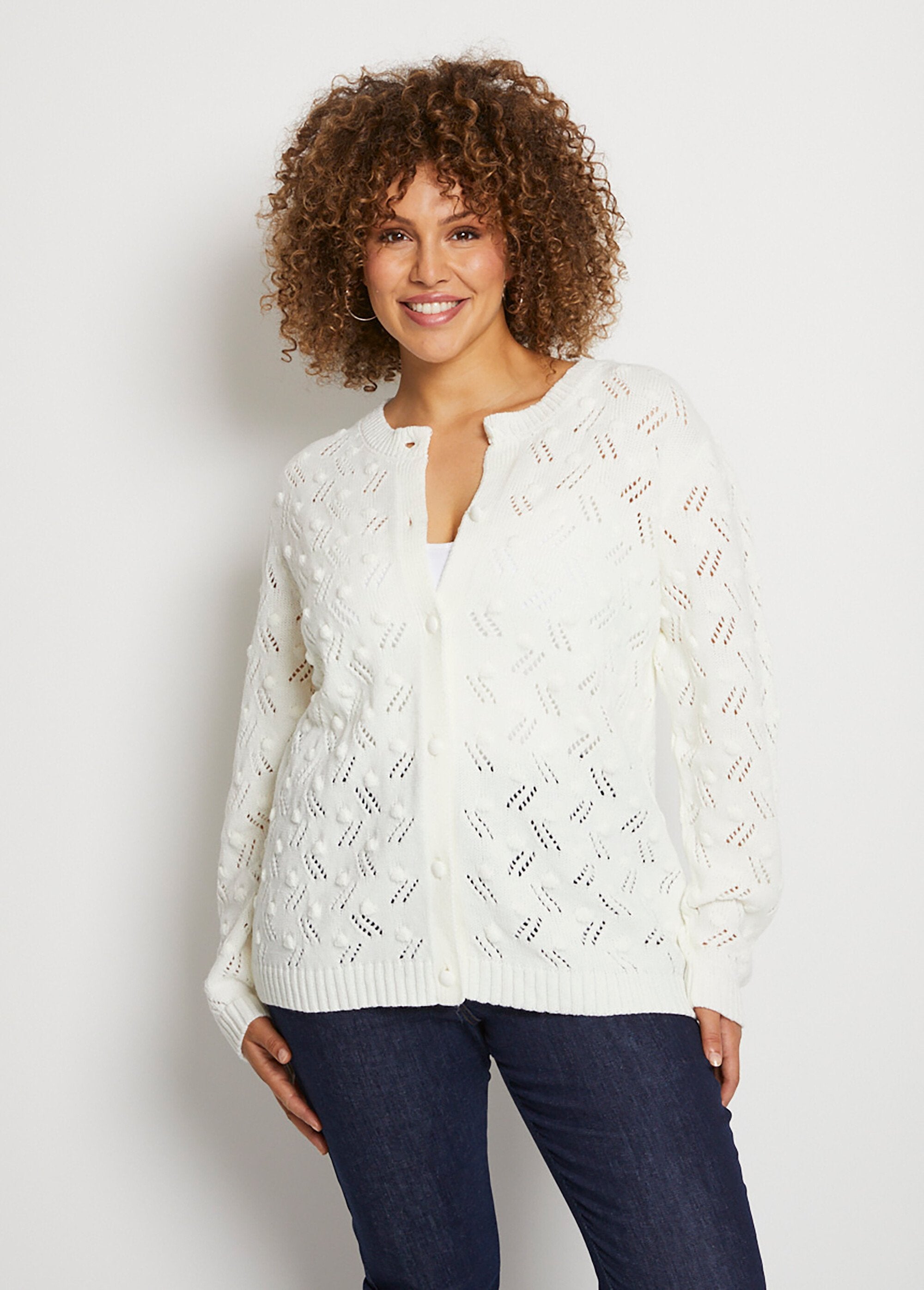 Short_buttoned_cardigan_cardigan_in_ball_knit_Ecru_FA1_curvy