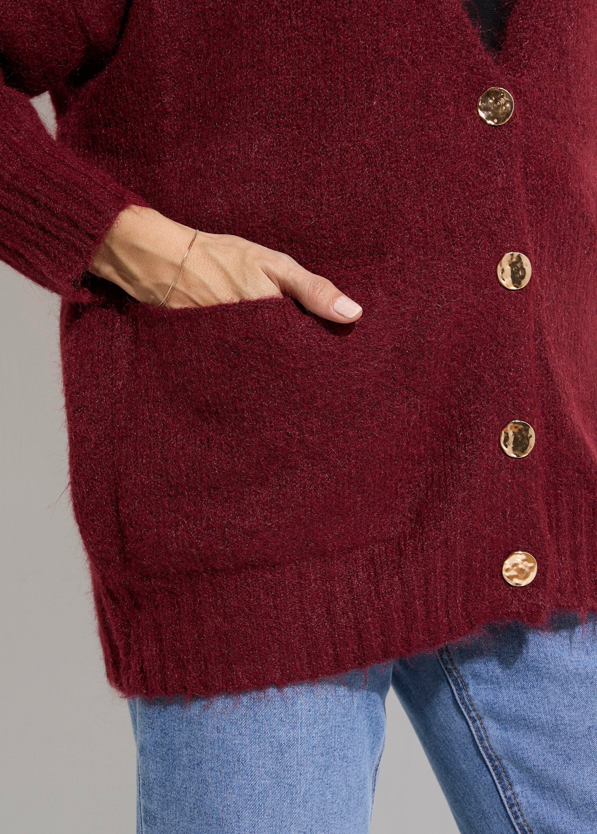 Warm_long_cardigan_with_wool_and_metal_buttons_Bordeaux_DE1_slim