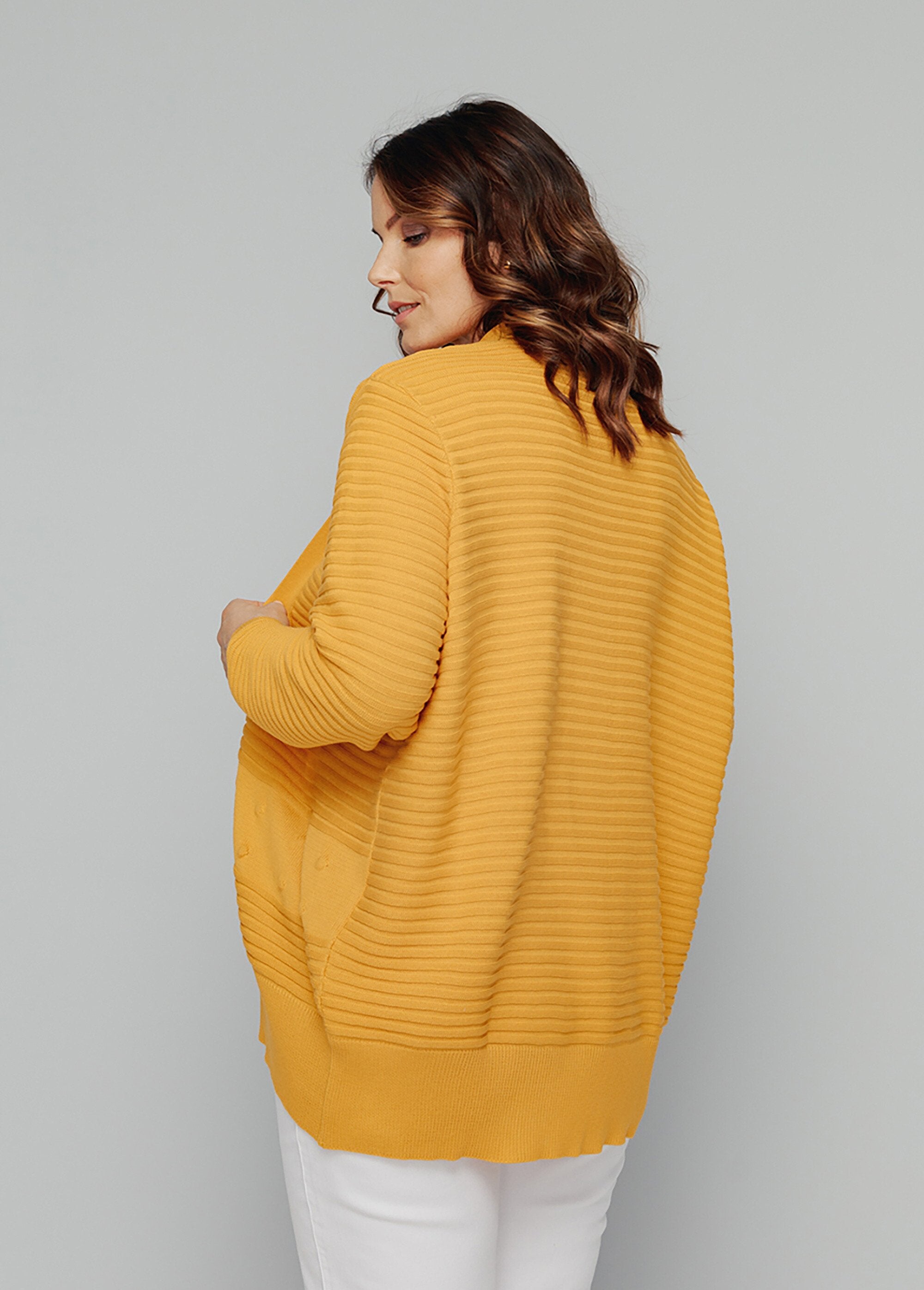 Long-sleeved_fancy_knit_vest_Honey_DO1_curvy