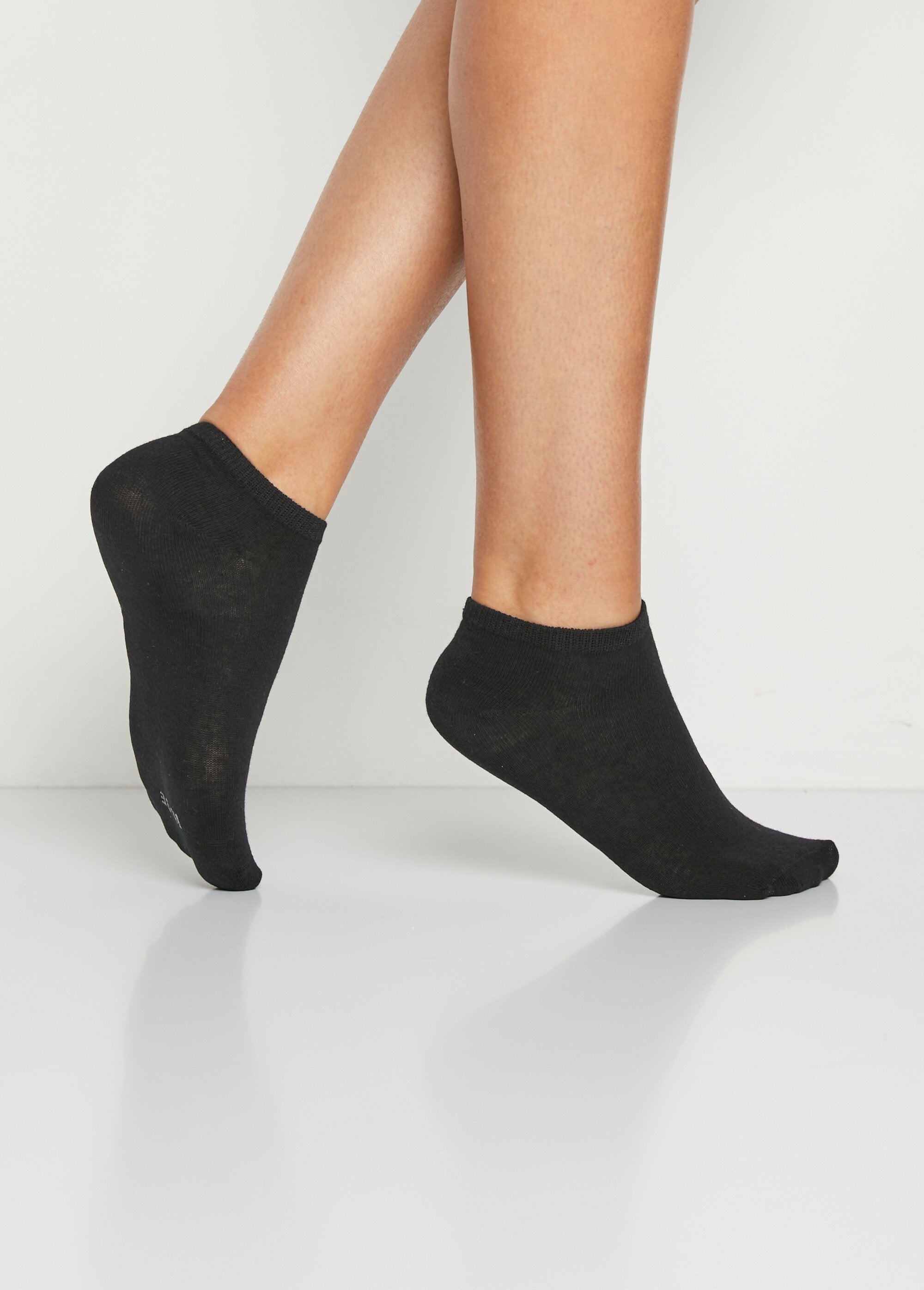 Discreet_ankle_socks_Black_lot3_DR1_slim